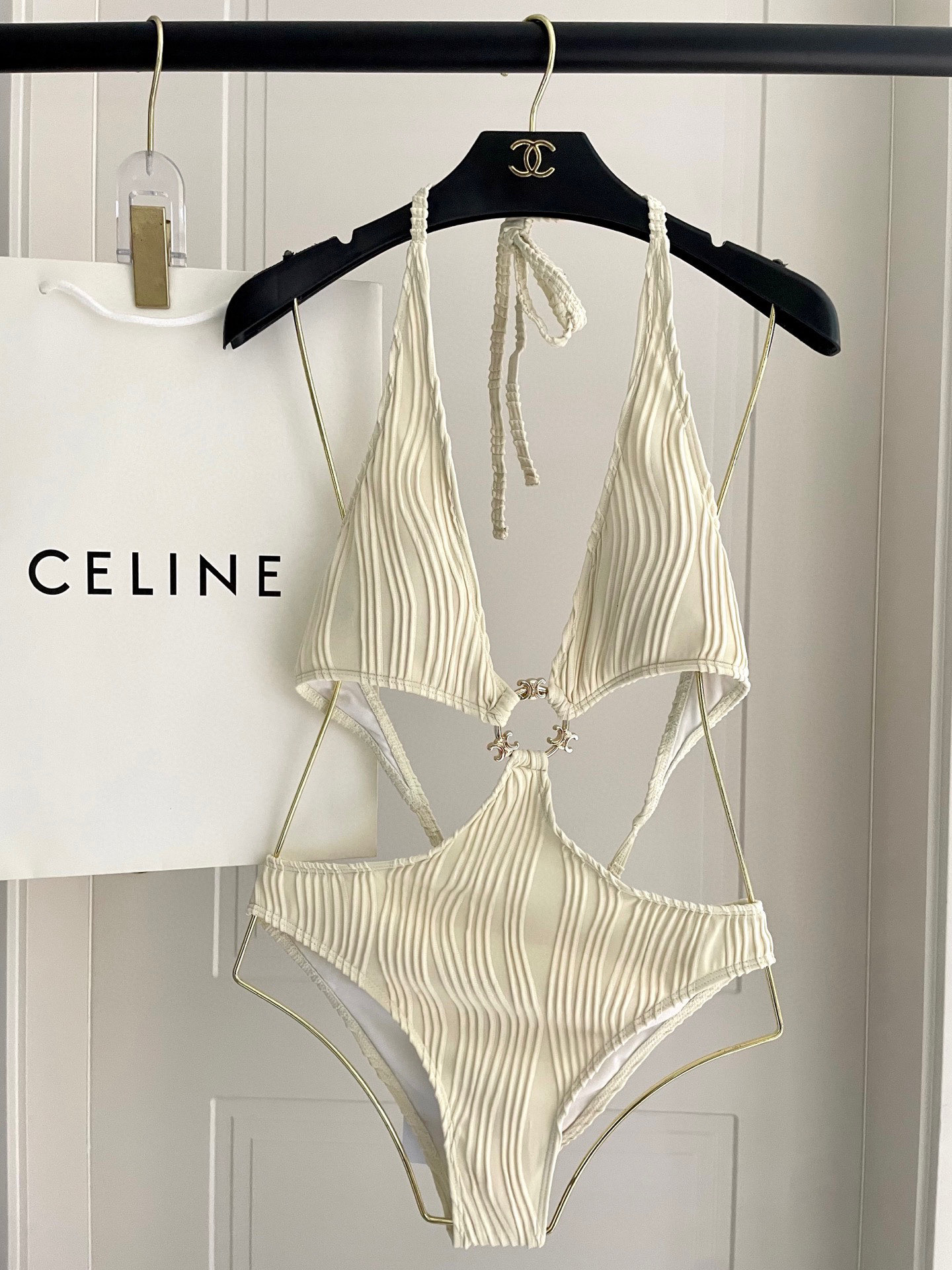  Celine专柜新款 对版五金😍🥰适合多种场景的游泳衣🏊‍♀️海边 游泳池 温泉 水上乐园 漂流都可以