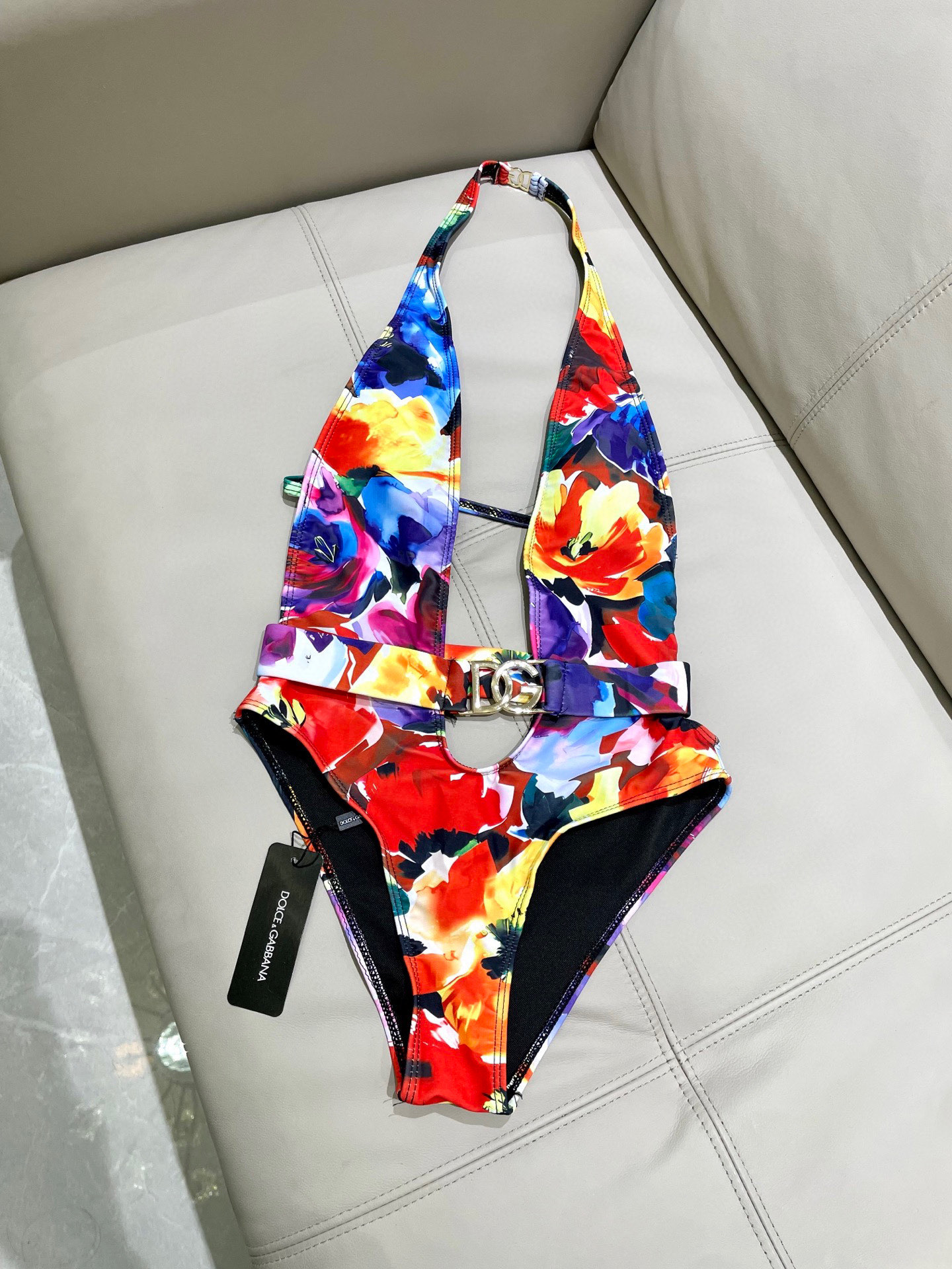  DG新款泳衣👙❤️😍🥰适合多种场景的游泳衣🏊‍♀️海边 游泳池 温泉 水上乐园 漂流都可以😌内搭外穿也