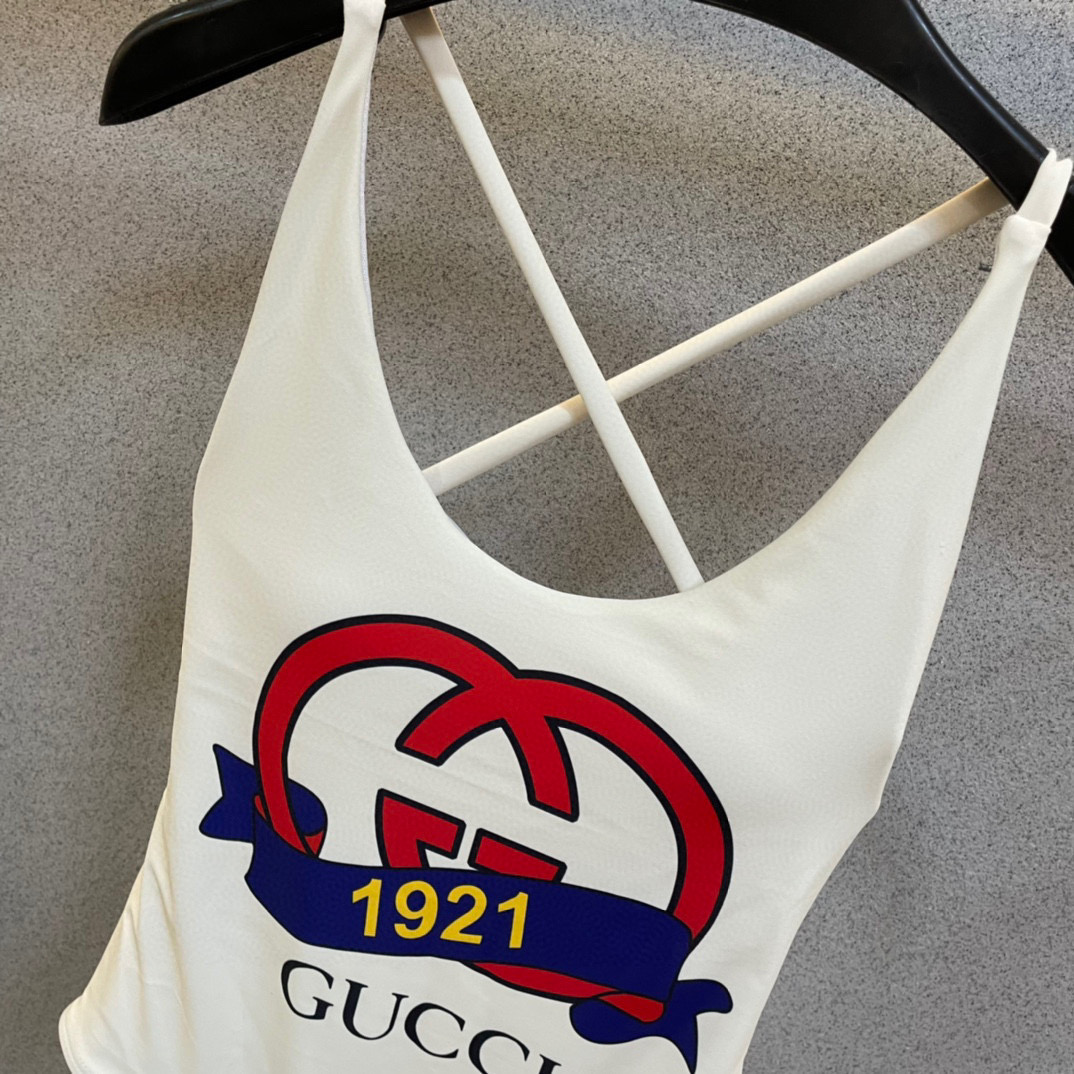  Gucci新款连体泳衣 实物超级美 😍🥰适合多种场景的游泳衣🏊‍♀️海边 游泳池 温泉 水上乐园 漂流