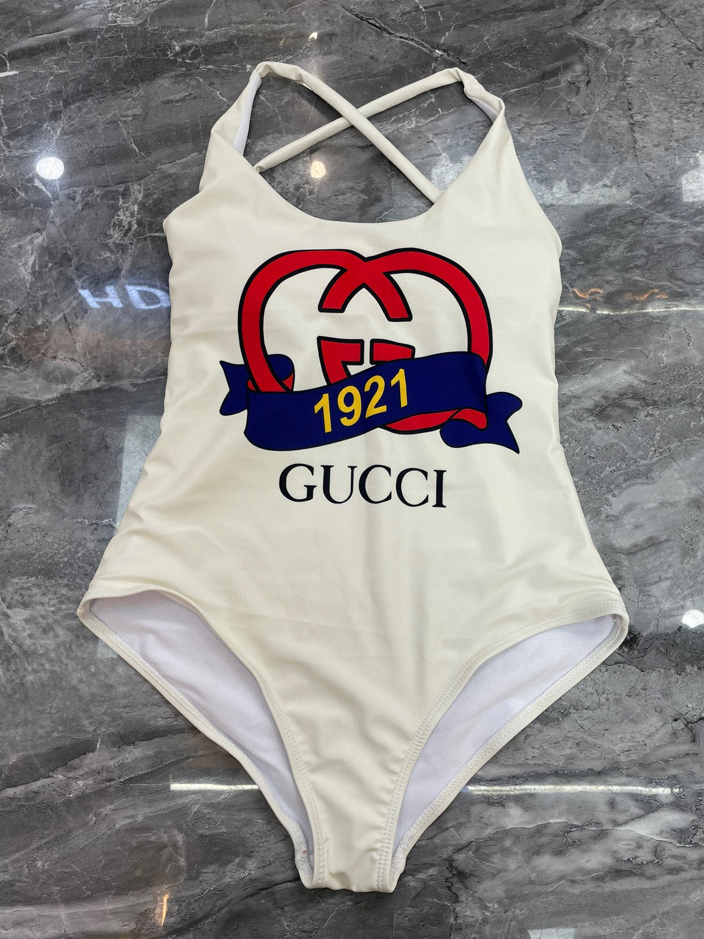  Gucci新款连体泳衣 实物超级美 😍🥰适合多种场景的游泳衣🏊‍♀️海边 游泳池 温泉 水上乐园 漂流