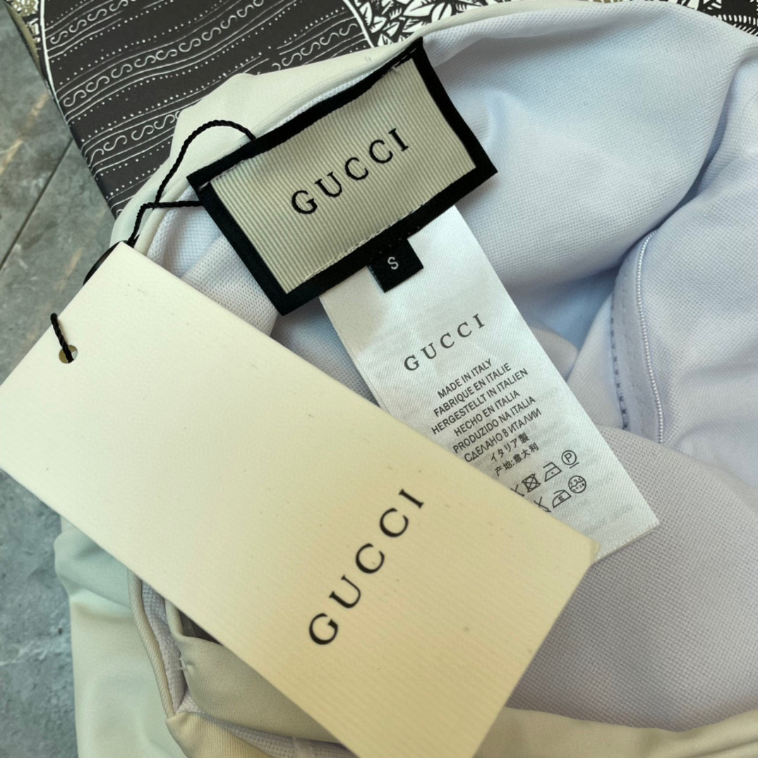  Gucci新款连体泳衣 实物超级美 😍🥰适合多种场景的游泳衣🏊‍♀️海边 游泳池 温泉 水上乐园 漂流