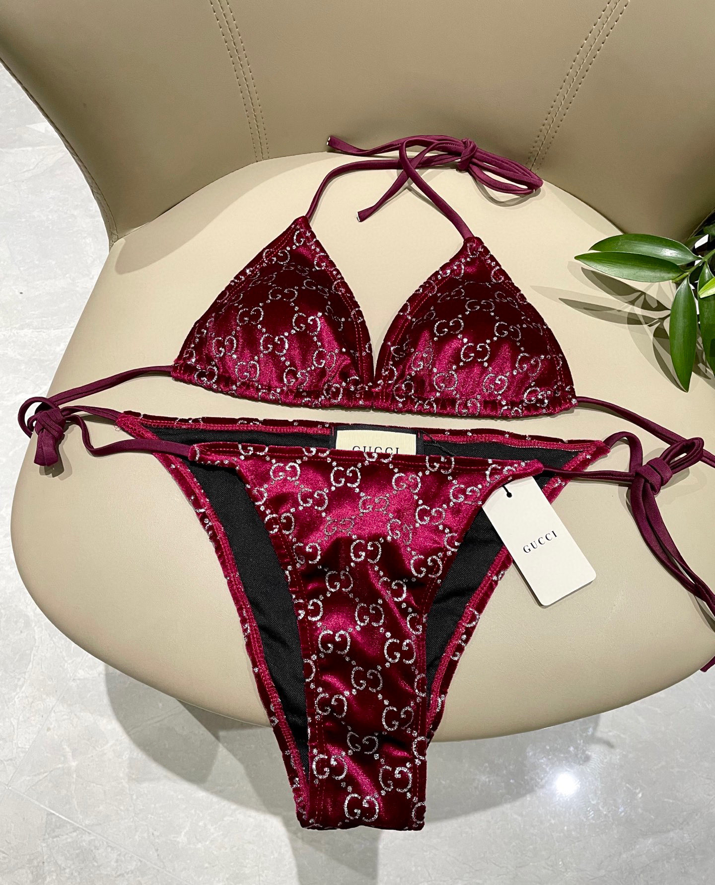  Gucci丝绒分体比基尼😍🥰适合多种场景的游泳衣🏊‍♀️海边 游泳池 温泉 水上乐园 漂流都可以😌内搭