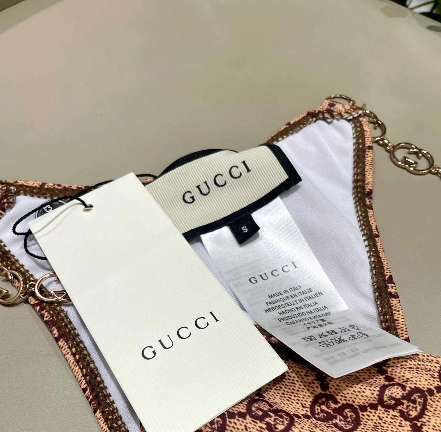  Gucci新款比基尼👙❤️😍🥰适合多种场景的游泳衣🏊‍♀️海边 游泳池 温泉 水上乐园 漂流都可以😌内