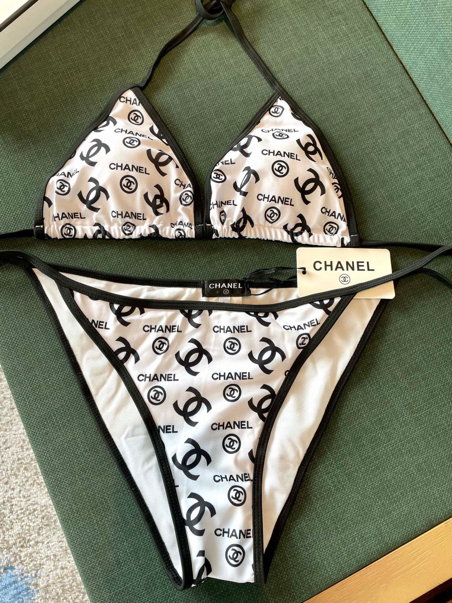  Chanel 香奈儿新款印花比基尼👙❤️😍🥰适合多种场景的游泳衣🏊‍♀️海边 游泳池 温泉 水上乐园 