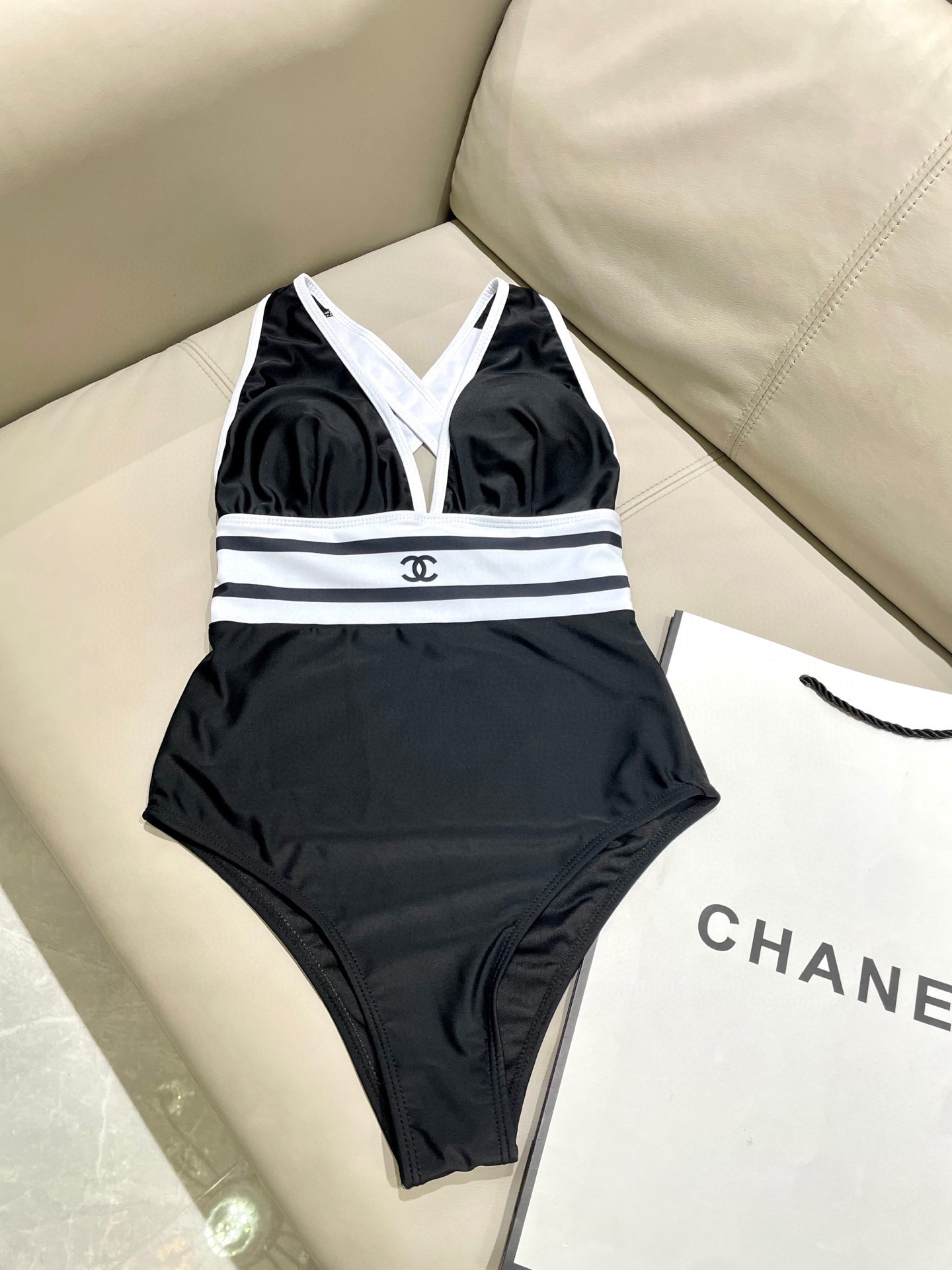  Chanel泳衣😍🥰适合多种场景的游泳衣🏊‍♀️海边 游泳池 温泉 水上乐园 漂流都可以😌内搭也完全可