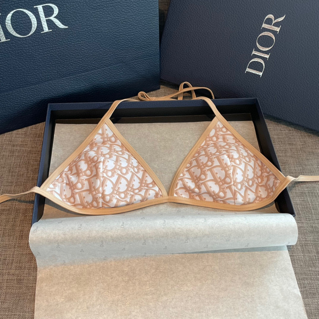  Dior小蜜蜂比基尼👙新色 上身显白 实物超美 
面料：透气舒适。速干弹性的游泳衣更加帖肤易清洗
码数