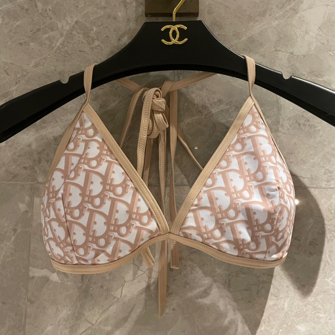  Dior小蜜蜂比基尼👙新色 上身显白 实物超美 
面料：透气舒适。速干弹性的游泳衣更加帖肤易清洗
码数