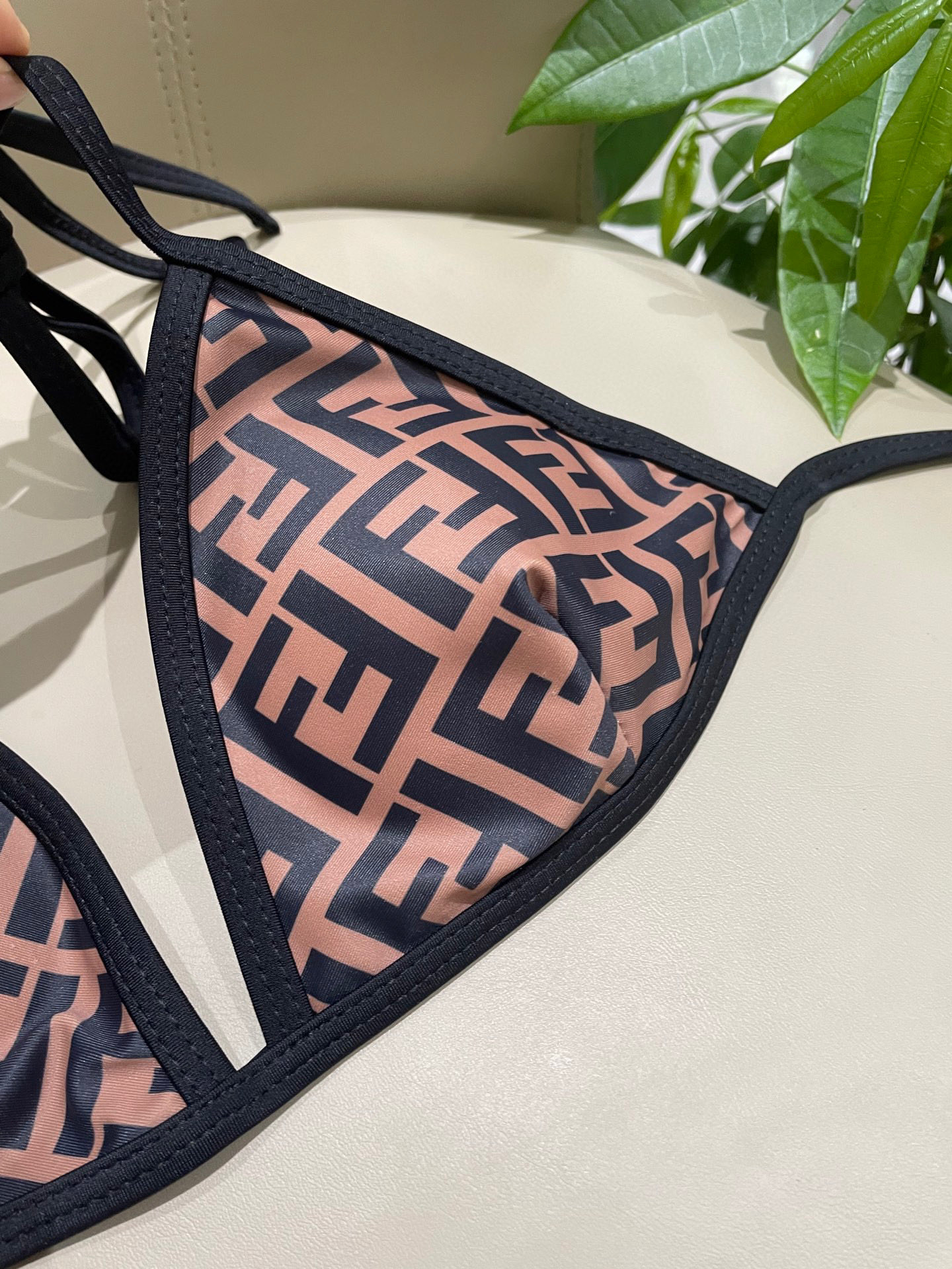  芬迪比基尼泳衣  😍🥰适合多种场景的游泳衣🏊‍♀️海边 游泳池 温泉 水上乐园 漂流都可以😌内搭也完全