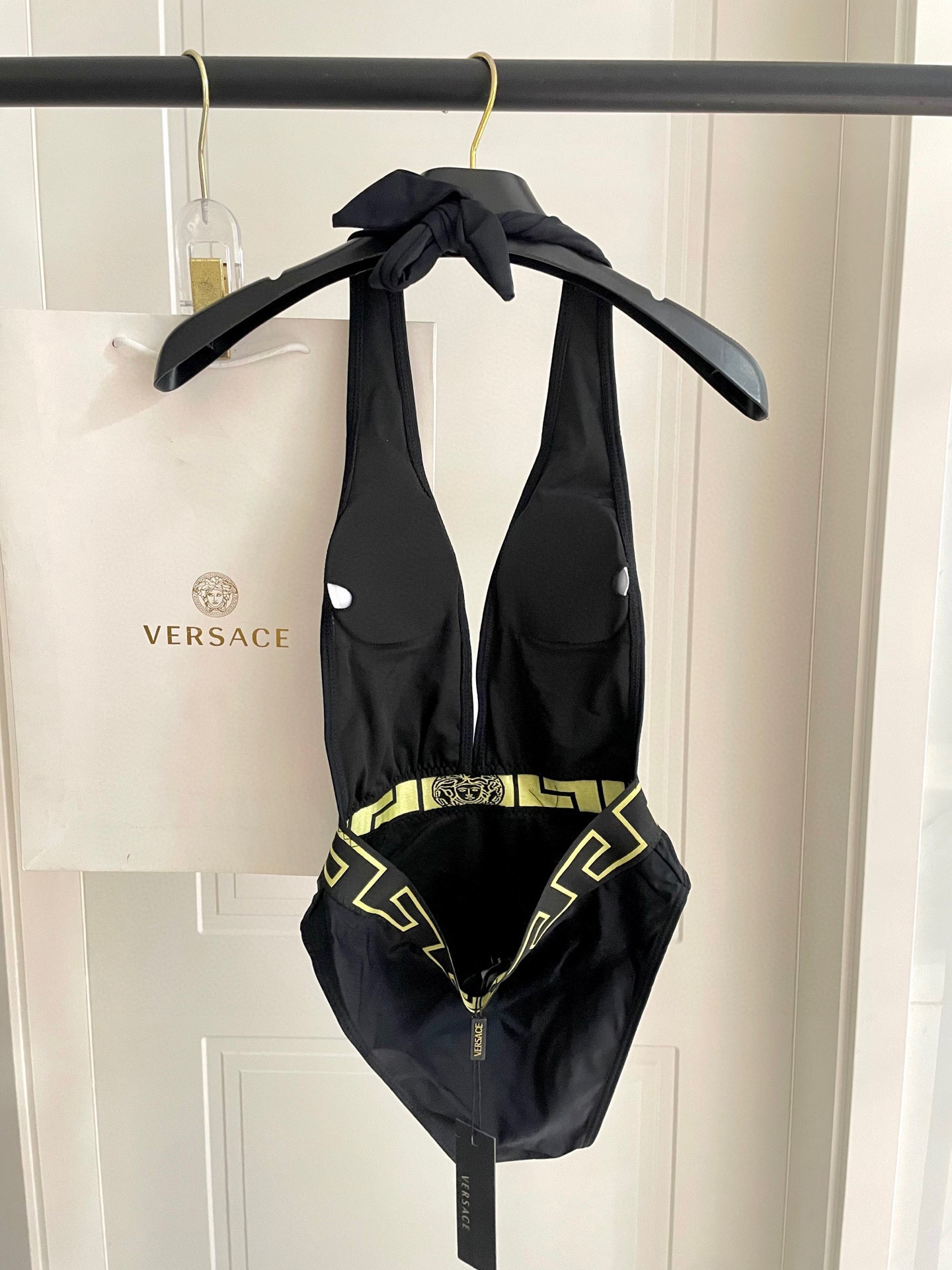  范思哲连体泳衣👙❤️😍🥰适合多种场景的游泳衣🏊‍♀️海边 游泳池 温泉 水上乐园 漂流都可以😌内搭外穿