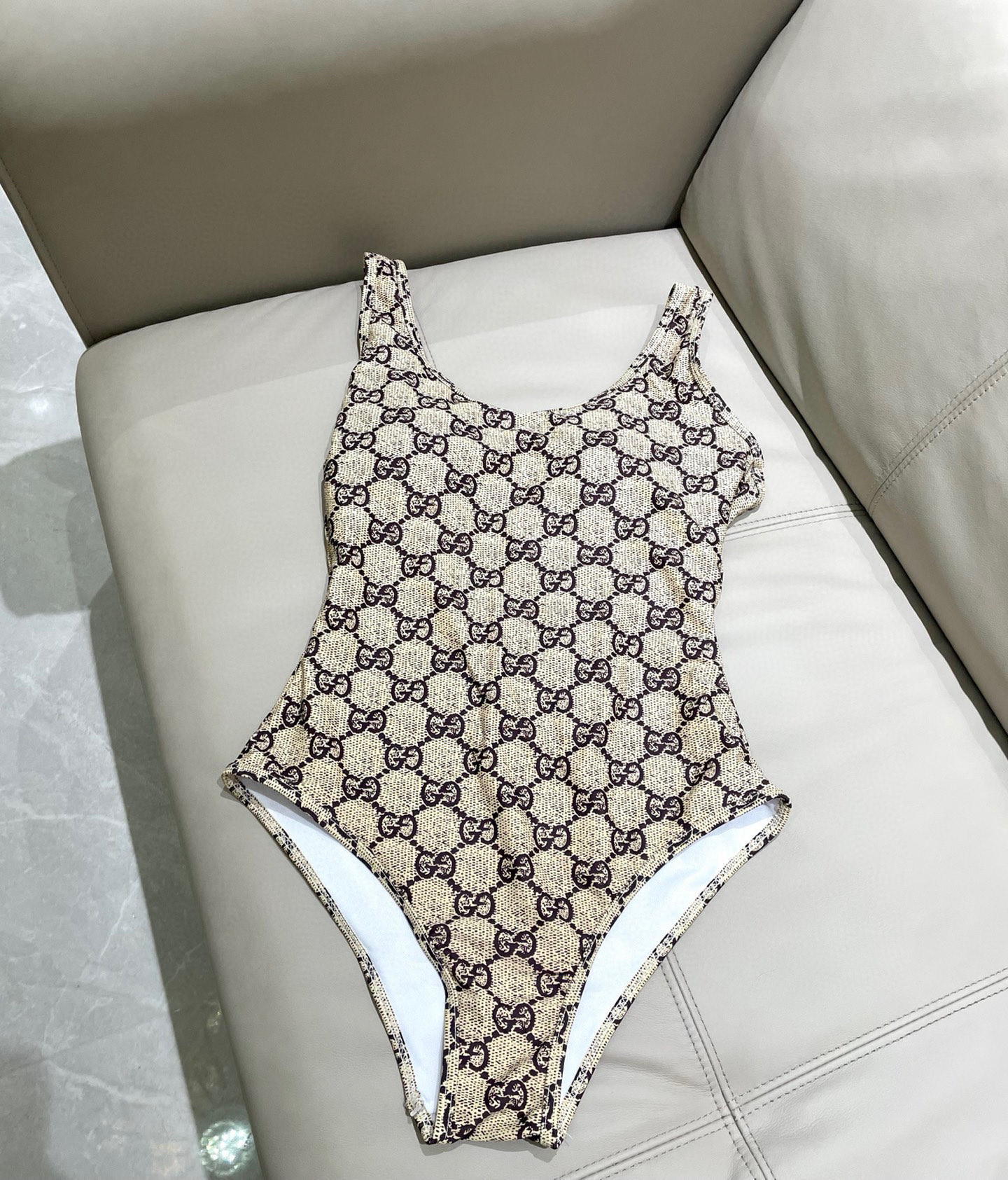  Gucci古奇新款泳衣👙❤️😍🥰适合多种场景的游泳衣🏊‍♀️海边 游泳池 温泉 水上乐园 漂流都可以😌