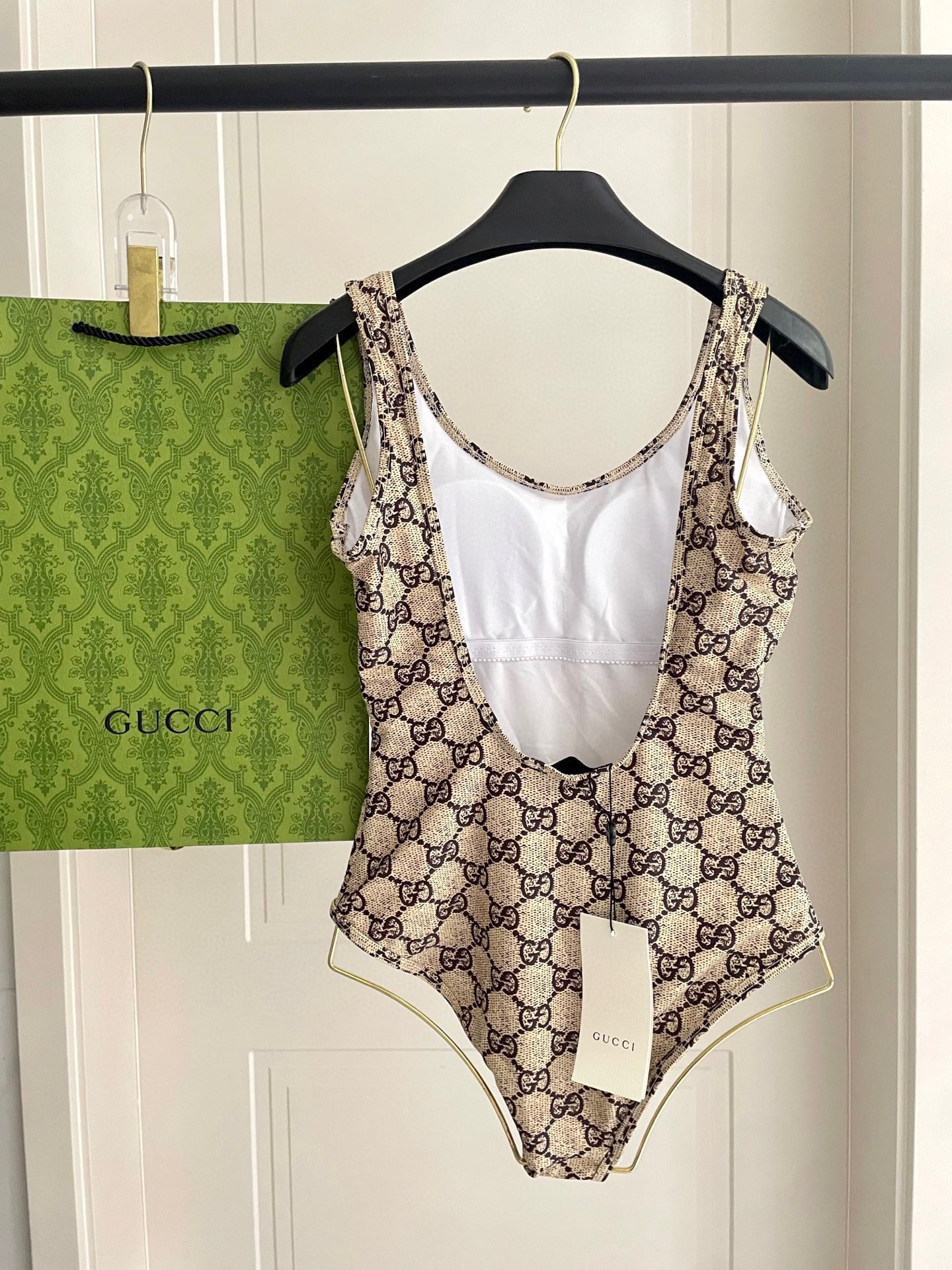  Gucci古奇新款泳衣👙❤️😍🥰适合多种场景的游泳衣🏊‍♀️海边 游泳池 温泉 水上乐园 漂流都可以😌
