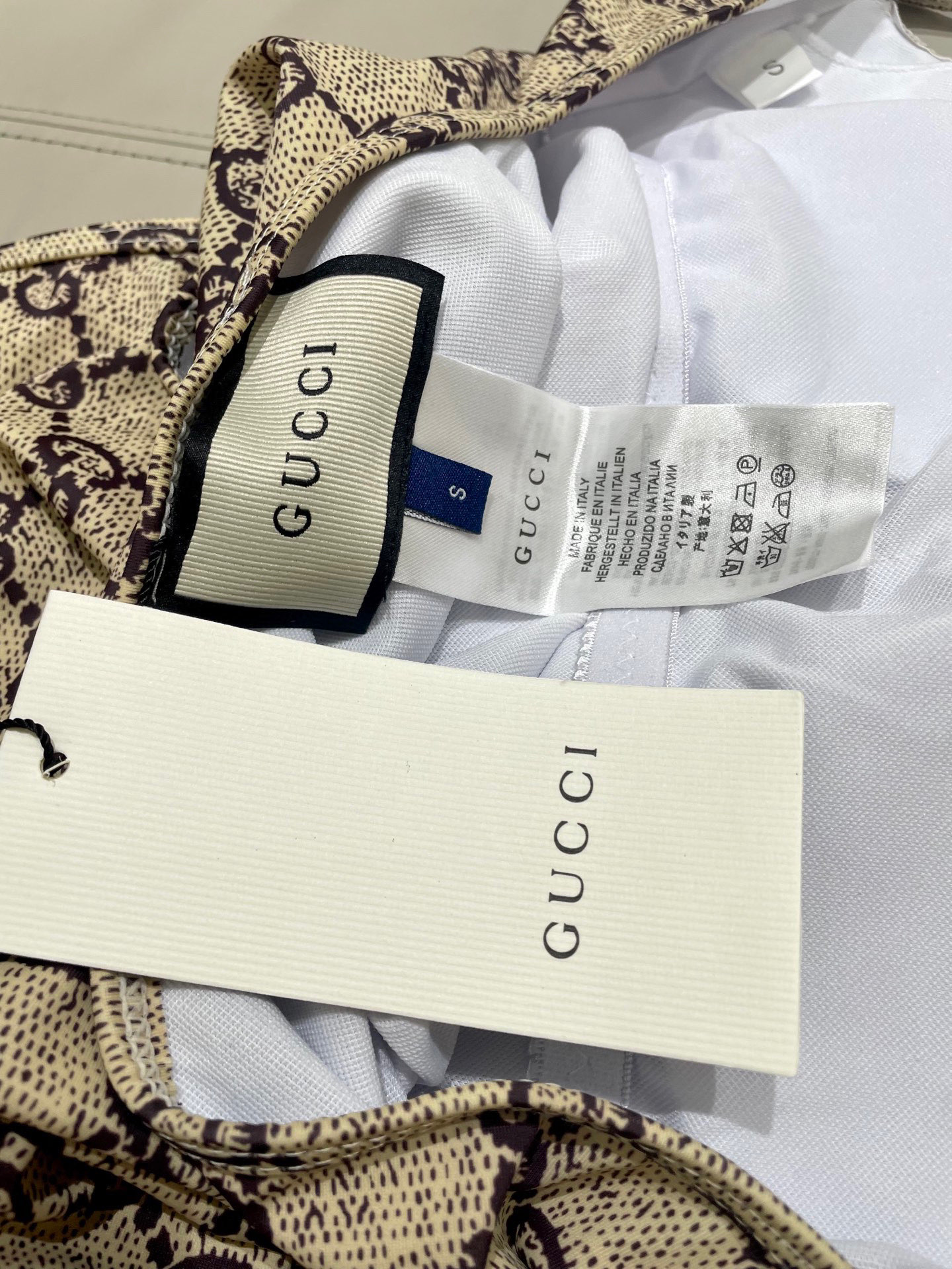  Gucci古奇新款泳衣👙❤️😍🥰适合多种场景的游泳衣🏊‍♀️海边 游泳池 温泉 水上乐园 漂流都可以😌