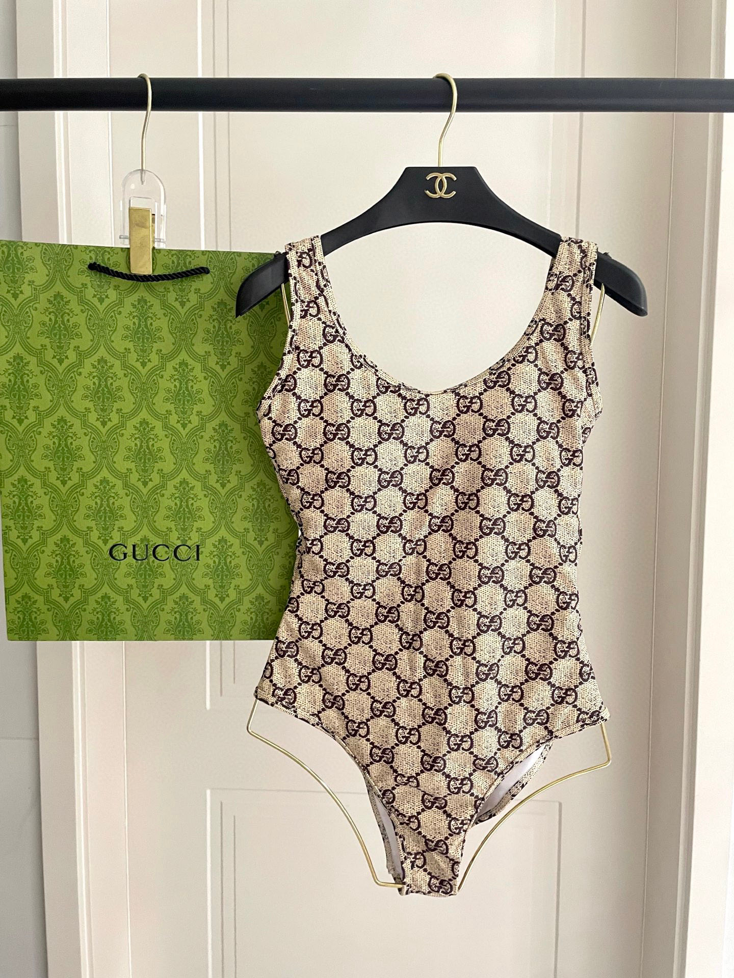  Gucci古奇新款泳衣👙❤️😍🥰适合多种场景的游泳衣🏊‍♀️海边 游泳池 温泉 水上乐园 漂流都可以😌