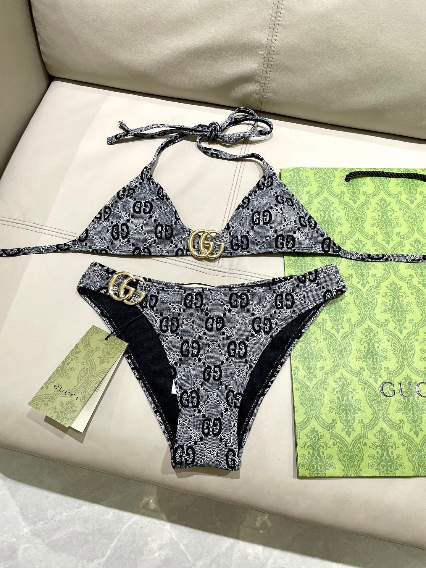  Gucci新款提花连体体式泳衣👙❤️😍🥰适合多种场景的游泳衣🏊‍♀️海边 游泳池 温泉 水上乐园 漂流