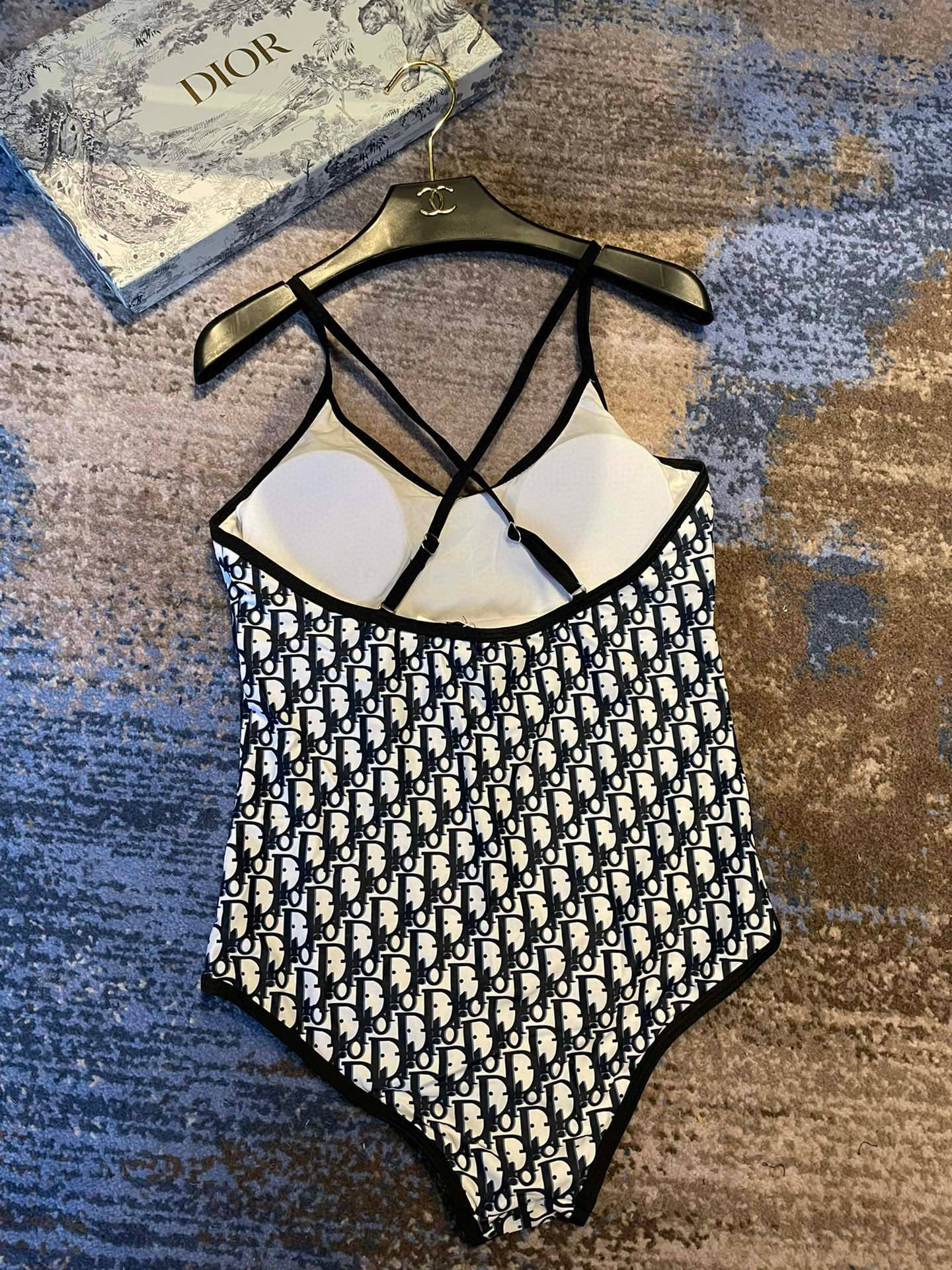  Dior迪奥分体式泳衣👙❤️😍🥰适合多种场景的游泳衣🏊‍♀️海边 游泳池 温泉 水上乐园 漂流都可以😌