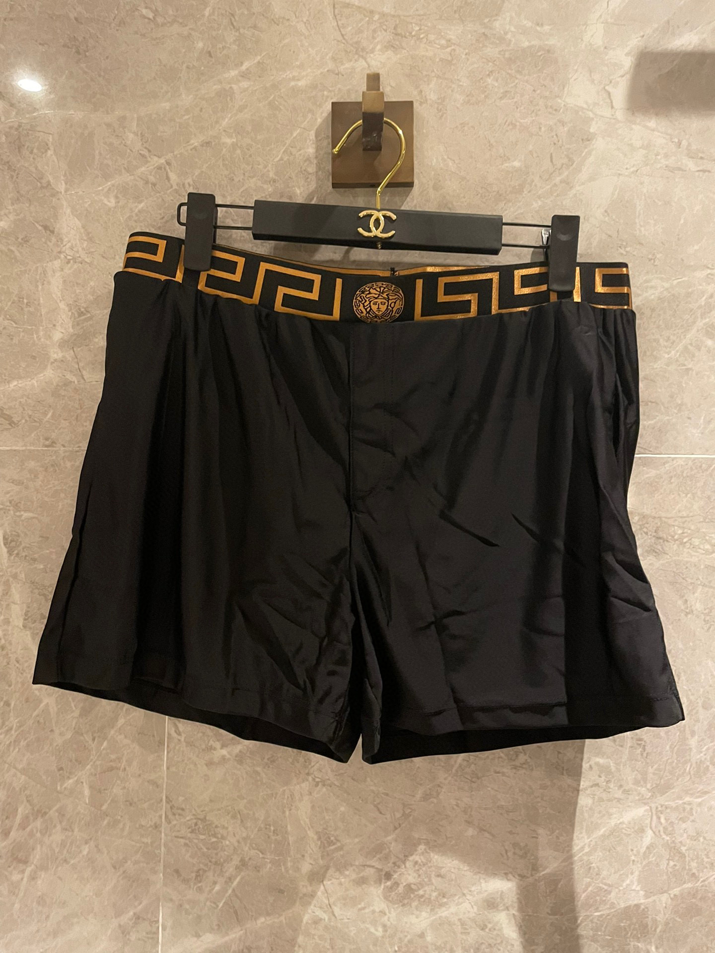 NO:377031,60 Versace men's swimming trunks high-end custom swimming trunk drawstring design. The exclusive swimsuit for the new vacation series [color][color][color] Super love!  [Color] From the aristocrat's eyes are fascinated by the darkness. Beautiful and sexy and elegant. No resistance. Size number ML XL XXL can wear 80-catties swimsuits, swimsuits, swimsuits, bikinis, versace, swimsuits, bikinis1986090960 范思哲男士泳裤高级定制泳裤抽绳设计 上新度假系列专属泳衣［色][色][色]超级爱！[色]来自贵族的目光暗里着迷 美到冒泡性感与优雅毫无抵抗力的海滩秀 码数 ＭL XL XXL 可穿80-斤泳衣泳裤比基尼,泳衣，泳裤，比基尼,versace,swimsuits,bikinis,accessory