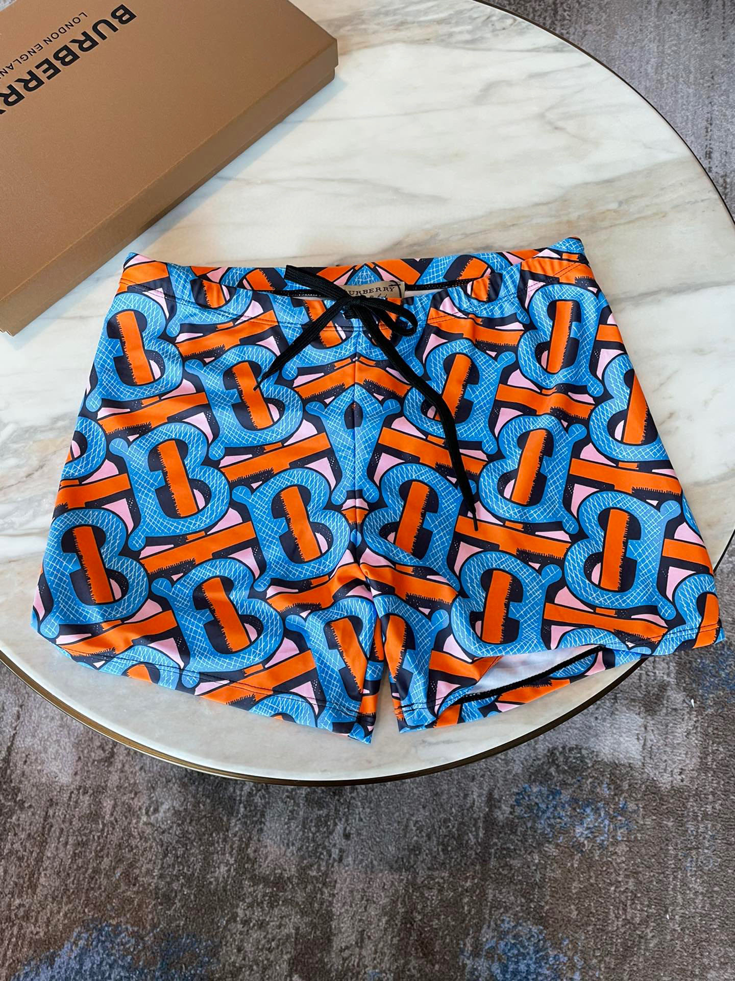 NO:377043,60 Burberry men's swimming trunks high-end custom swimming trunk drawstring design. The exclusive swimsuit for the new vacation series [color][color][color] Super love!  [Color] From the aristocrat's eyes are fascinated by the darkness. Beautiful and sexy and elegant. No resistance. Number of ＭL XL XXL can wear 80-catties swimsuits, swimsuits, swimsuits, bikinis, burberry, swimsuits, bikinis1986090960 巴宝莉男士泳裤高级定制泳裤抽绳设计 上新度假系列专属泳衣［色][色][色]超级爱！[色]来自贵族的目光暗里着迷 美到冒泡性感与优雅毫无抵抗力的海滩秀 码数 ＭL XL XXL 可穿80-斤泳衣泳裤比基尼,泳衣，泳裤，比基尼,burberry,swimsuits,bikinis,accessory