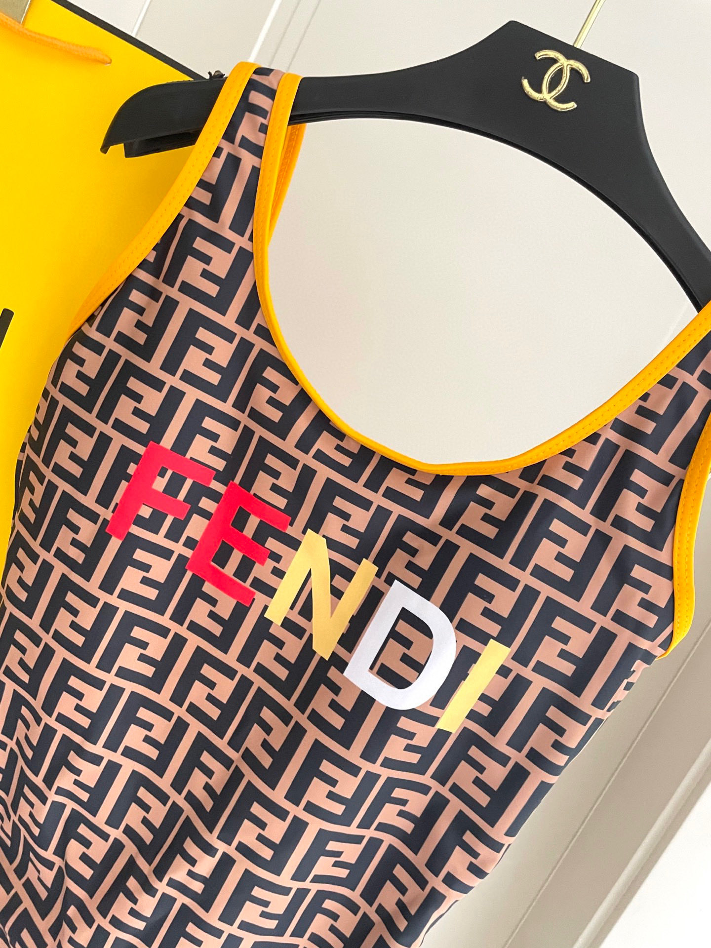  Fendi 芬迪连体泳衣  😍🥰适合多种场景的游泳衣🏊‍♀️海边 游泳池 温泉 水上乐园 漂流都可以😌