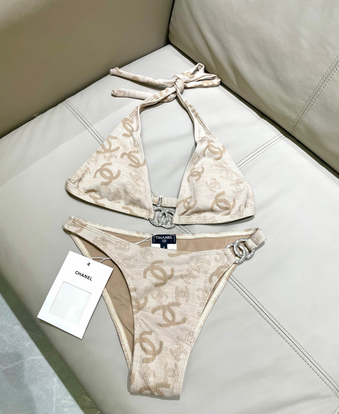  Chanel新款提花分体式泳衣👙❤️😍🥰适合多种场景的游泳衣🏊‍♀️海边 游泳池 温泉 水上乐园 漂流