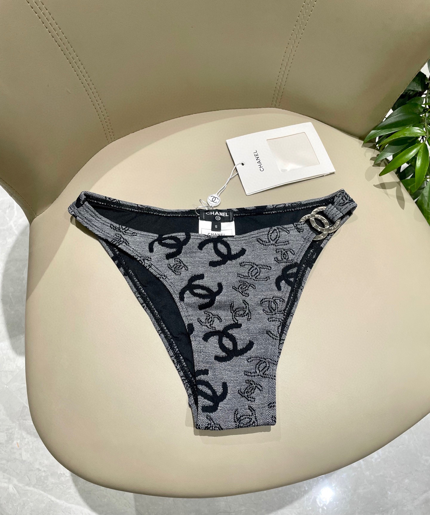  Chanel新款提花分体式泳衣👙❤️😍🥰适合多种场景的游泳衣🏊‍♀️海边 游泳池 温泉 水上乐园 漂流