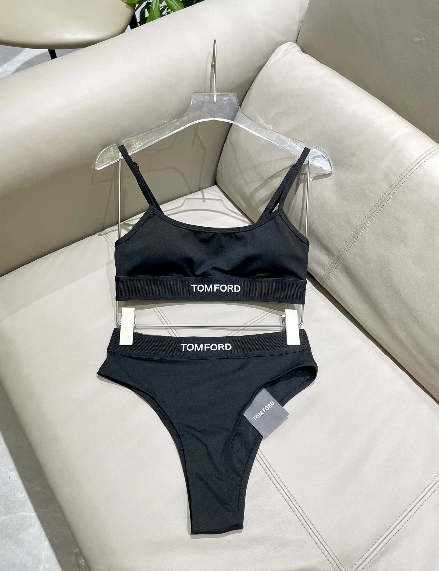  TOm FORD😍🥰适合多种场景的游泳衣🏊‍♀️海边 游泳池 温泉 水上乐园 漂流都可以😌内搭也完全可