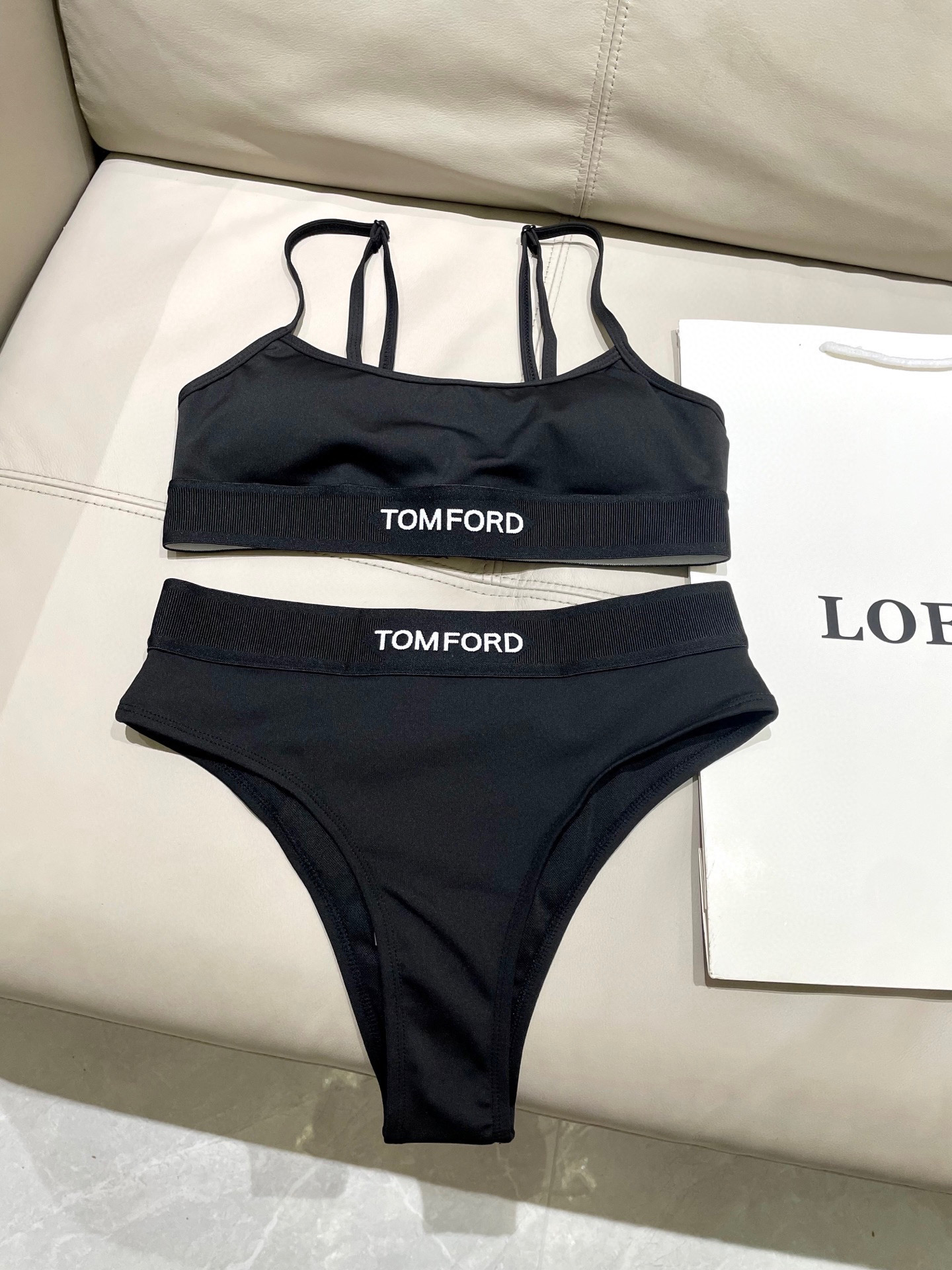  TOm FORD😍🥰适合多种场景的游泳衣🏊‍♀️海边 游泳池 温泉 水上乐园 漂流都可以😌内搭也完全可
