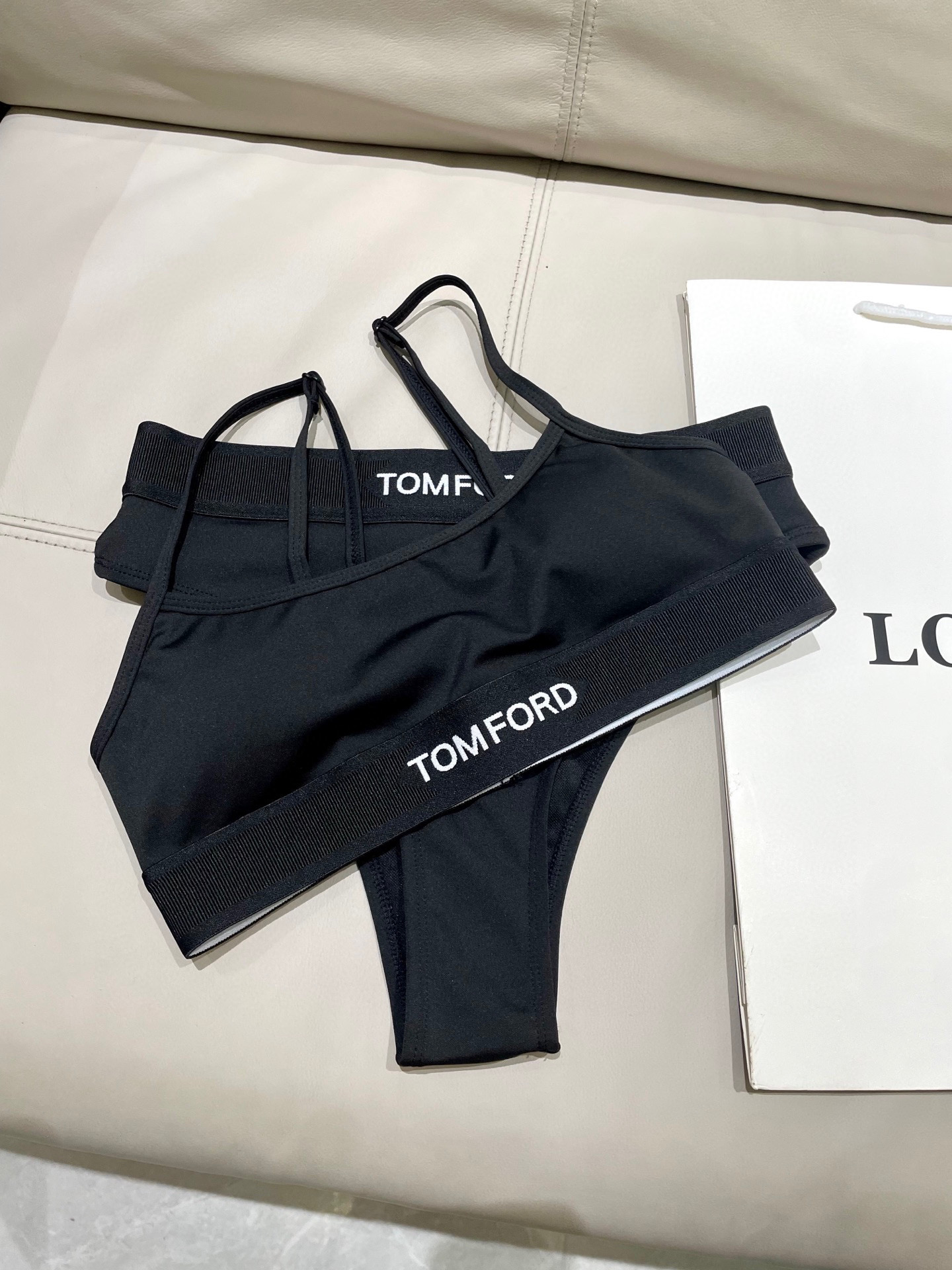  TOm FORD😍🥰适合多种场景的游泳衣🏊‍♀️海边 游泳池 温泉 水上乐园 漂流都可以😌内搭也完全可