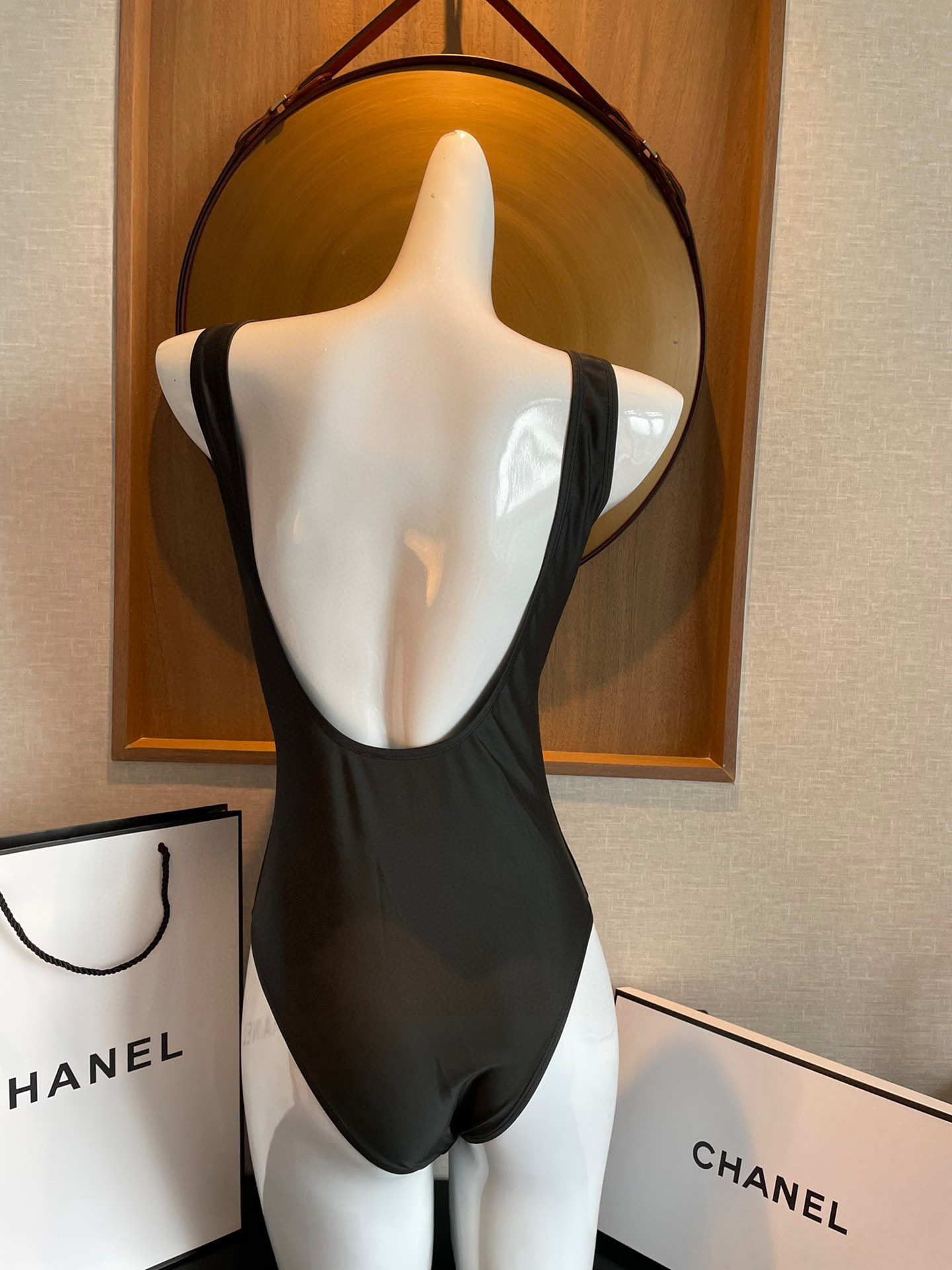  Chanel 香奈儿新款黑色连体泳衣  😍🥰适合多种场景的游泳衣🏊‍♀️海边 游泳池 温泉 水上乐园 