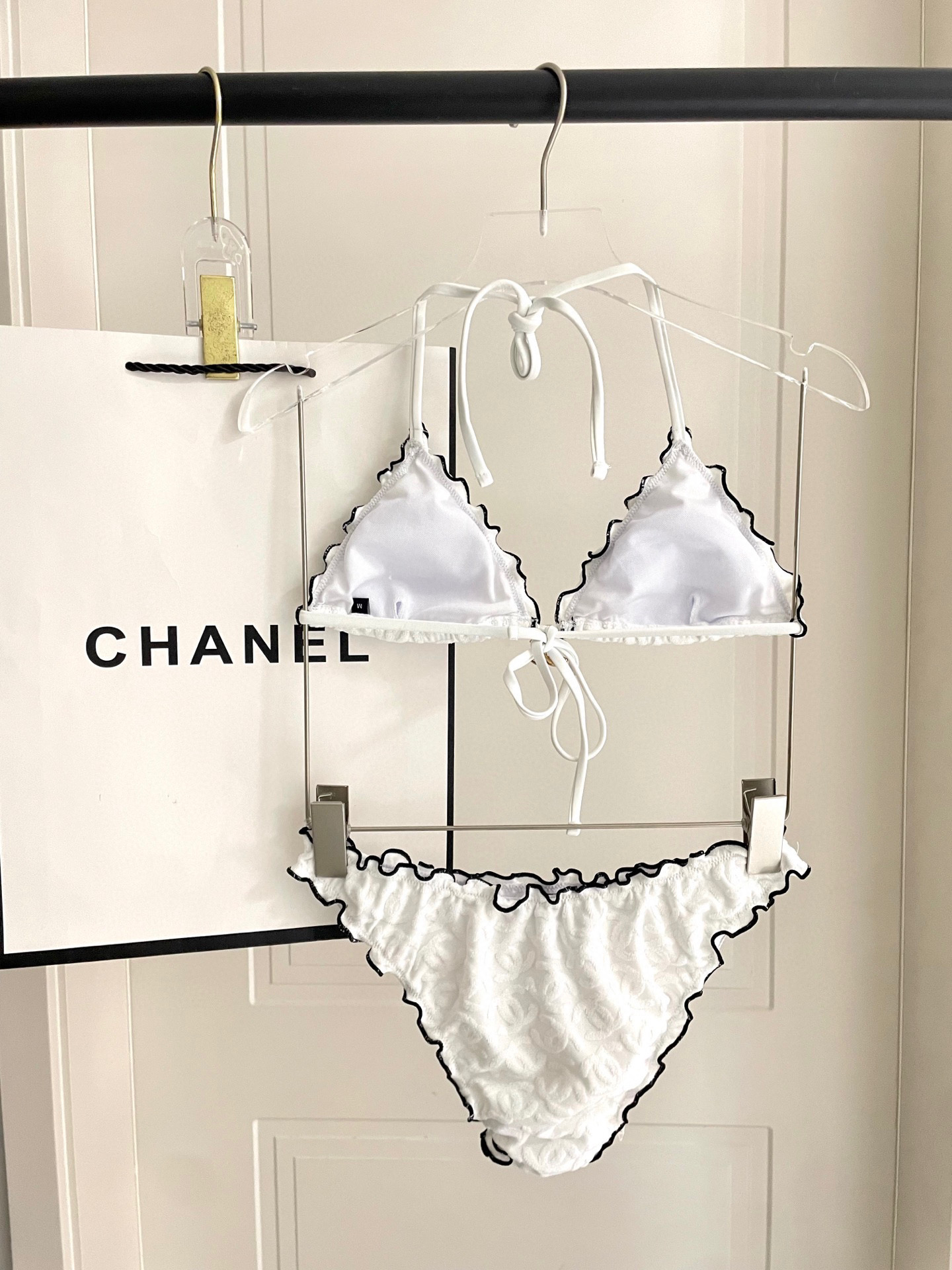  Chanel新款比基尼 暗纹 实物超仙 拍不出来的美 🥰🥰💐💐适合多种场景的游泳衣🏊‍♀️海边 游泳池