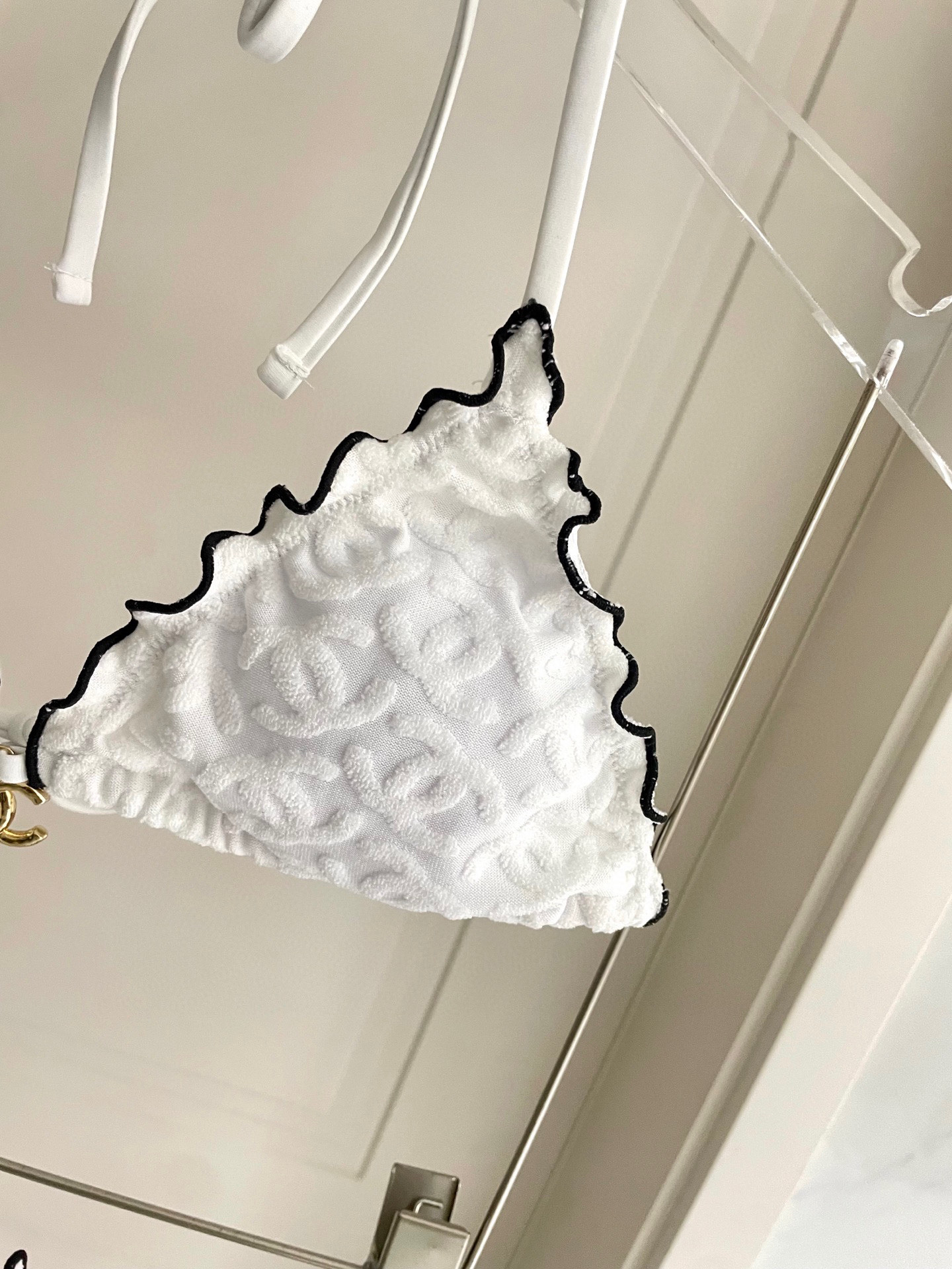 Chanel新款比基尼 暗纹 实物超仙 拍不出来的美 🥰🥰💐💐适合多种场景的游泳衣🏊‍♀️海边 游泳池