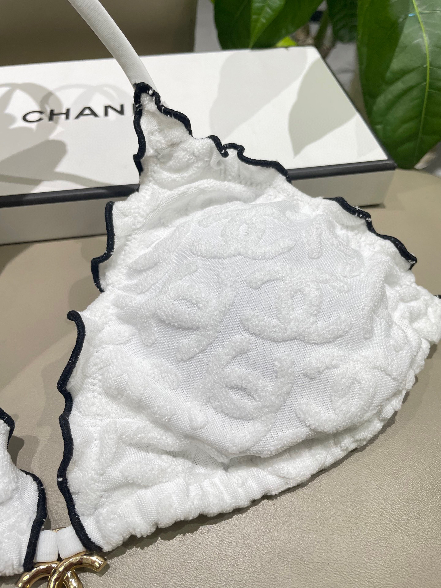  Chanel新款比基尼 暗纹 实物超仙 拍不出来的美 🥰🥰💐💐适合多种场景的游泳衣🏊‍♀️海边 游泳池