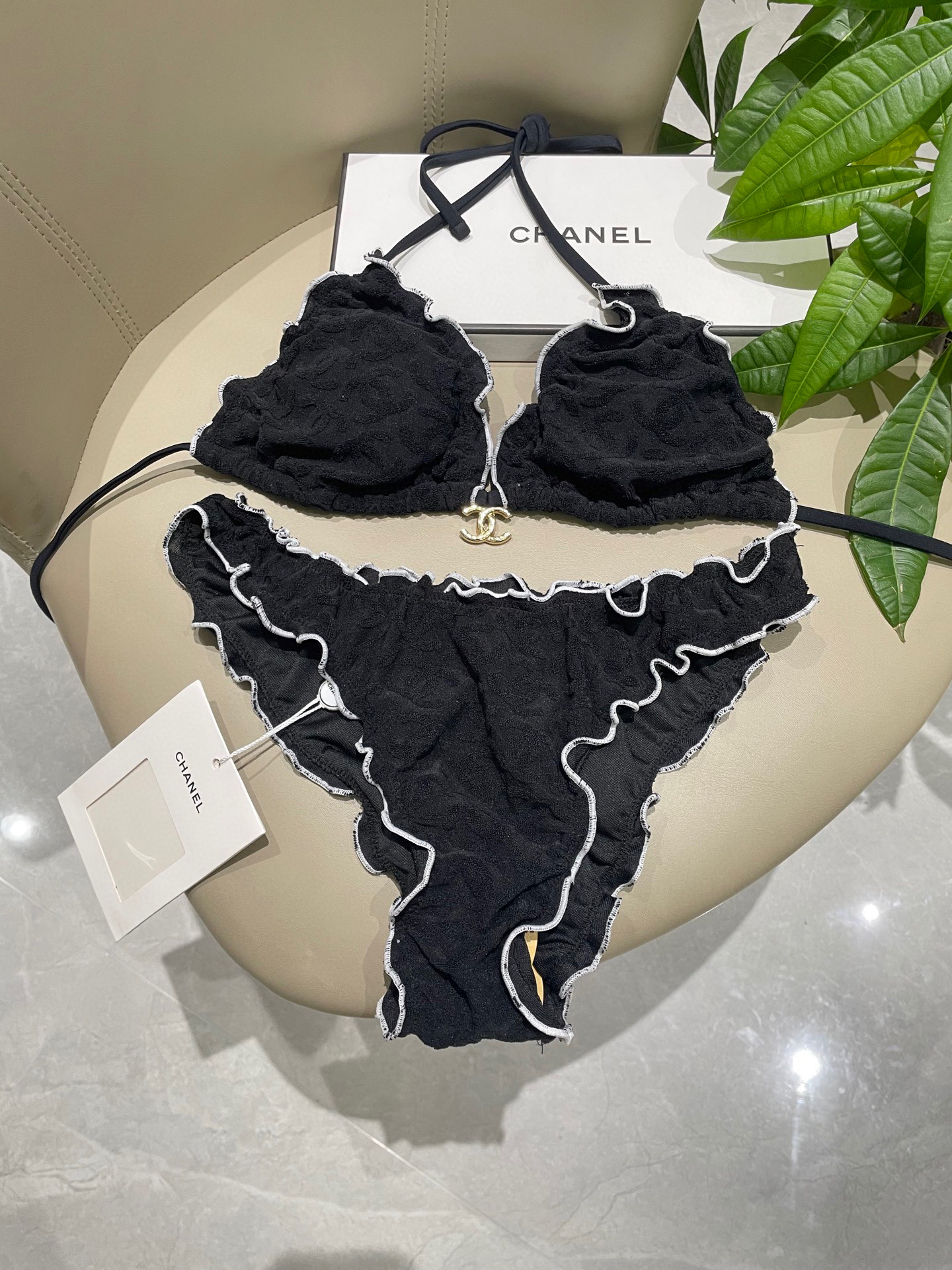  Chanel新款比基尼 暗纹 实物超仙 拍不出来的美 🥰🥰💐💐适合多种场景的游泳衣🏊‍♀️海边 游泳池