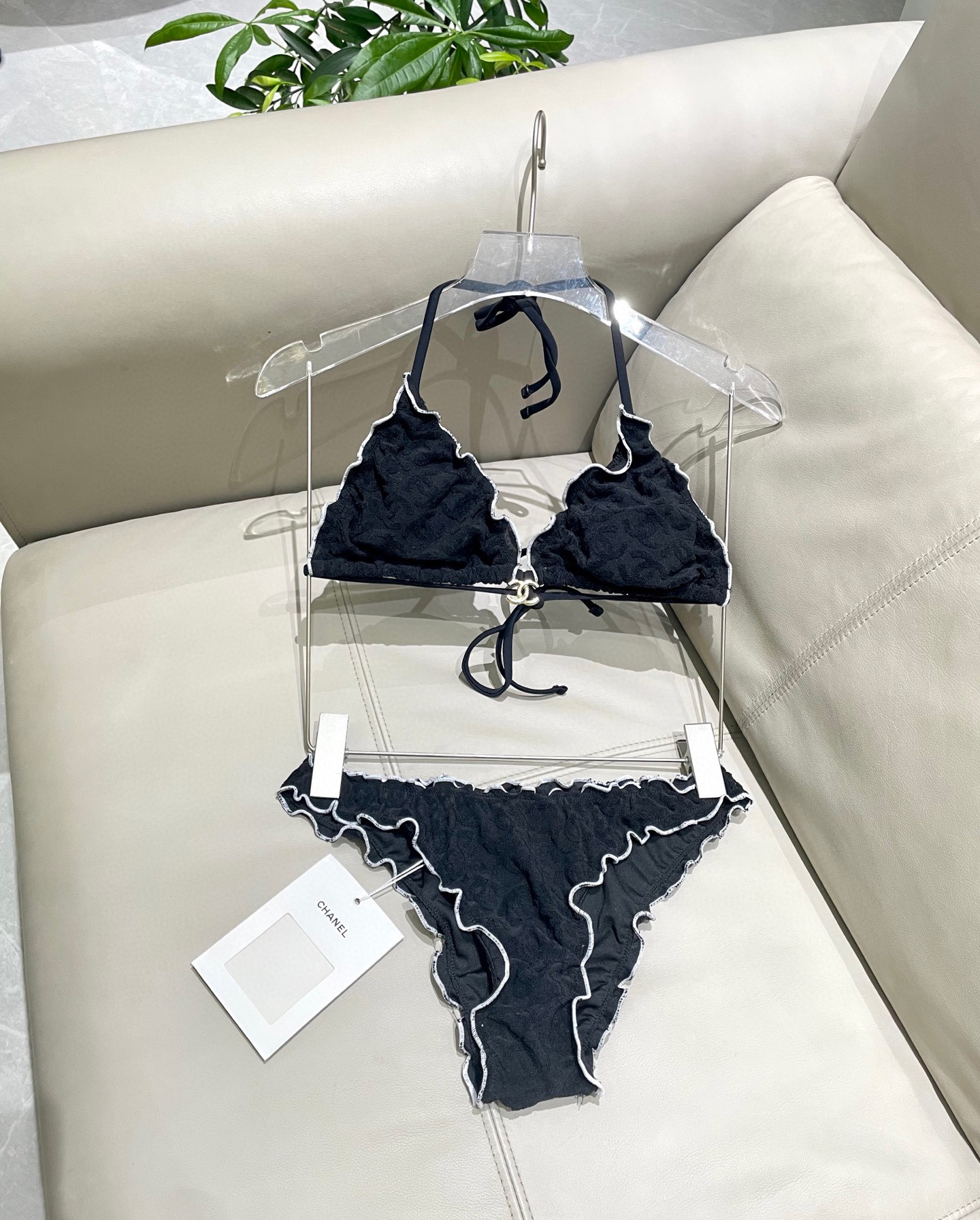  Chanel新款比基尼 暗纹 实物超仙 拍不出来的美 🥰🥰💐💐适合多种场景的游泳衣🏊‍♀️海边 游泳池