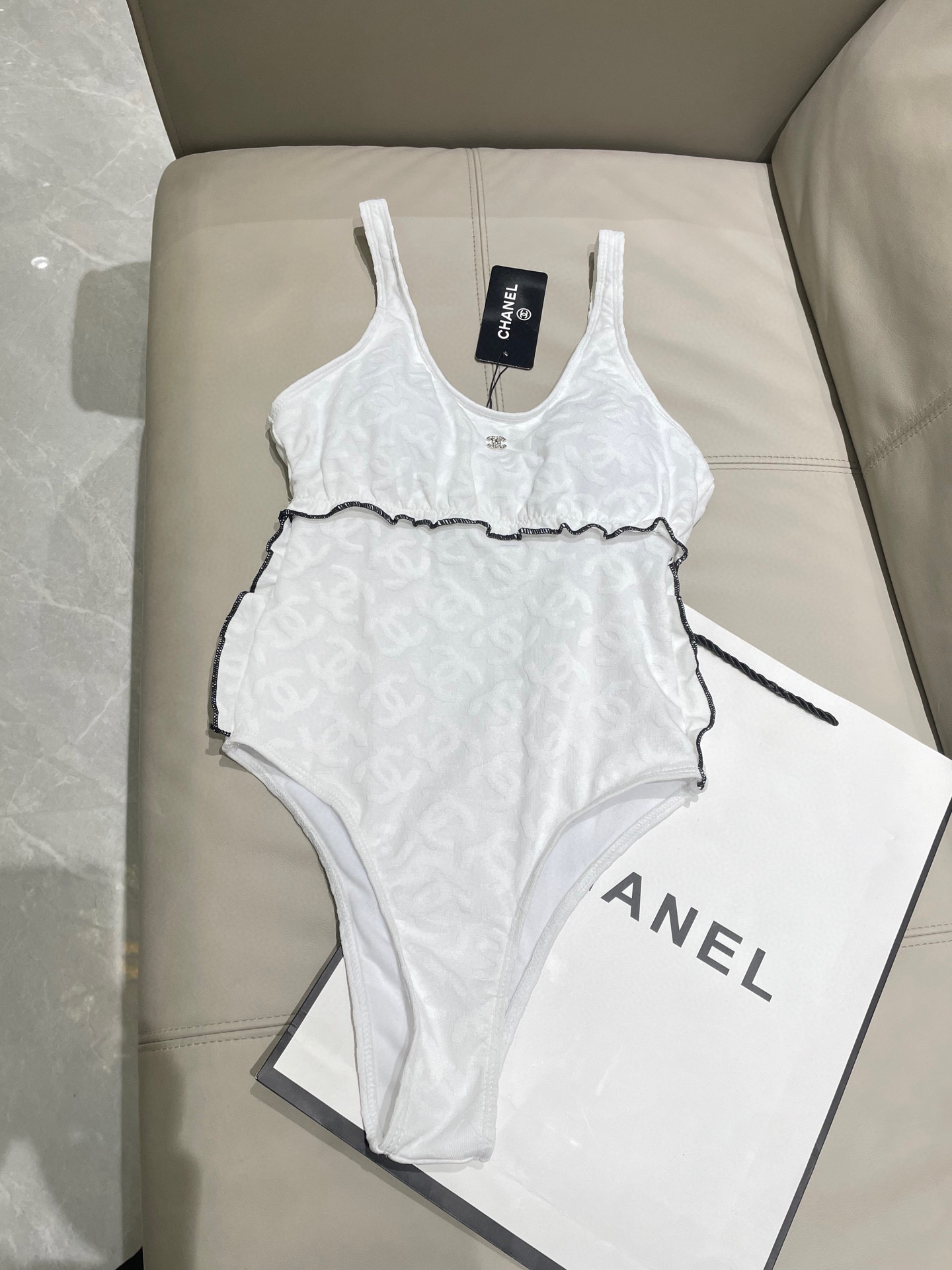  Chanel新款提花连体体式泳衣👙❤️😍🥰适合多种场景的游泳衣🏊‍♀️海边 游泳池 温泉 水上乐园 漂