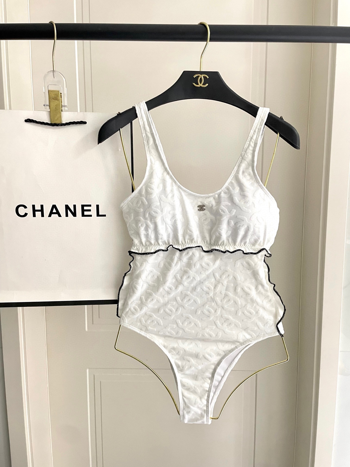  Chanel新款提花连体体式泳衣👙❤️😍🥰适合多种场景的游泳衣🏊‍♀️海边 游泳池 温泉 水上乐园 漂
