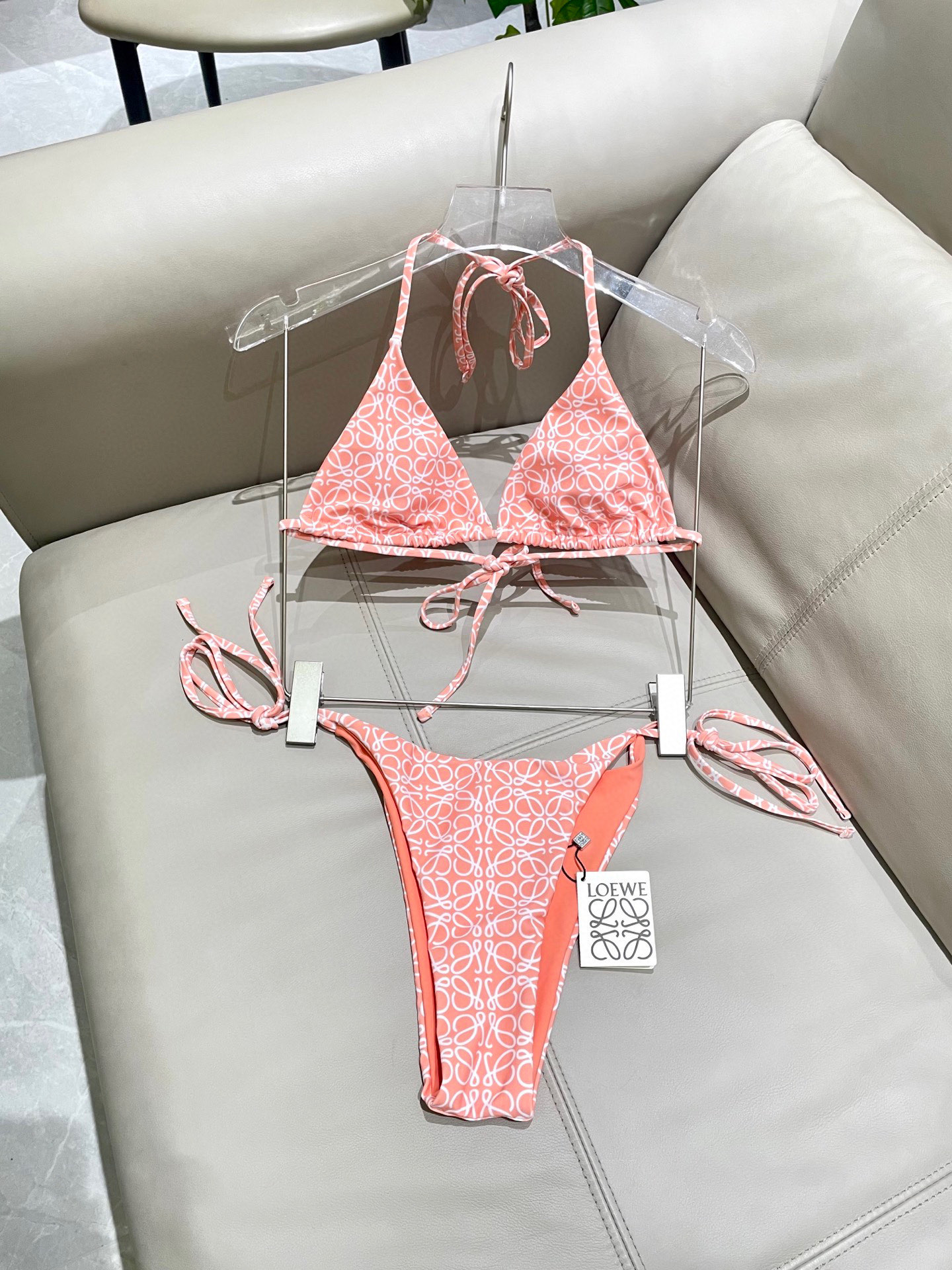  罗意威新款比基尼😍🥰适合多种场景的游泳衣🏊‍♀️海边 游泳池 温泉 水上乐园 漂流都可以😌内搭也完全可