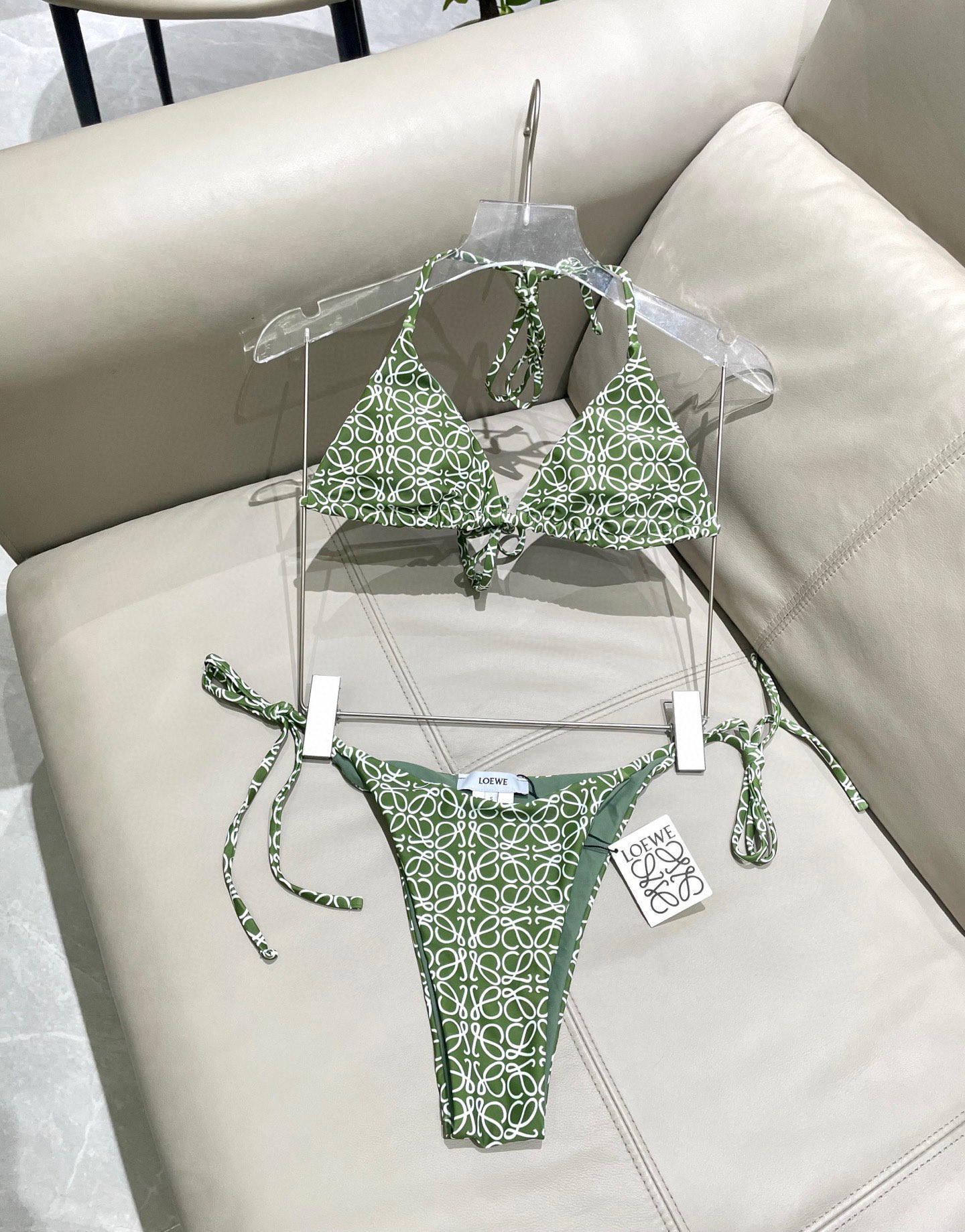  罗意威新款比基尼😍🥰适合多种场景的游泳衣🏊‍♀️海边 游泳池 温泉 水上乐园 漂流都可以😌内搭也完全可