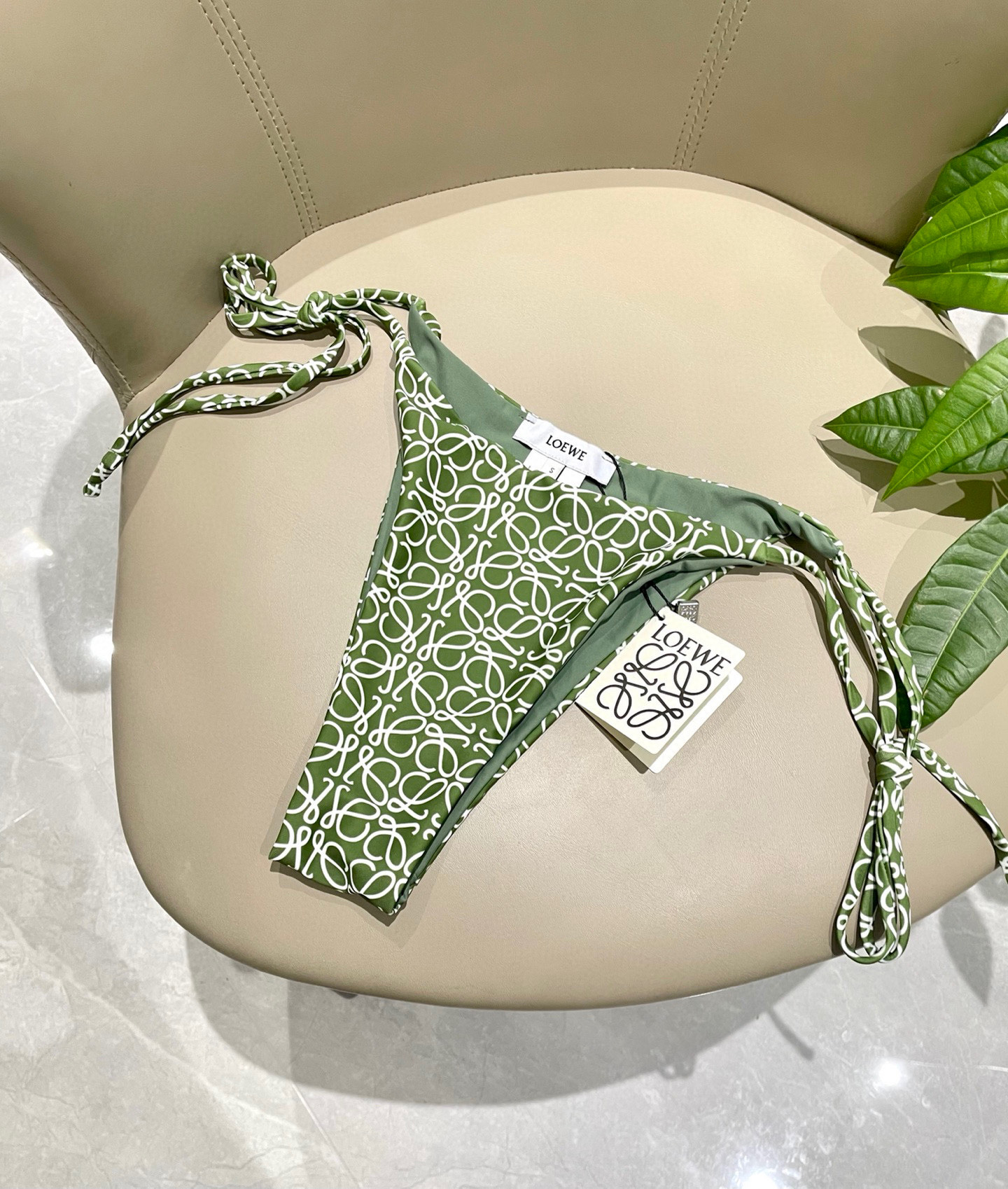  罗意威新款比基尼😍🥰适合多种场景的游泳衣🏊‍♀️海边 游泳池 温泉 水上乐园 漂流都可以😌内搭也完全可