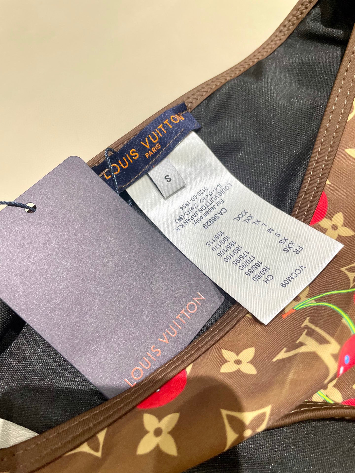  Lv新款比基尼😍🥰适合多种场景的游泳衣🏊‍♀️海边 游泳池 温泉 水上乐园 漂流都可以😌内搭也完全可以