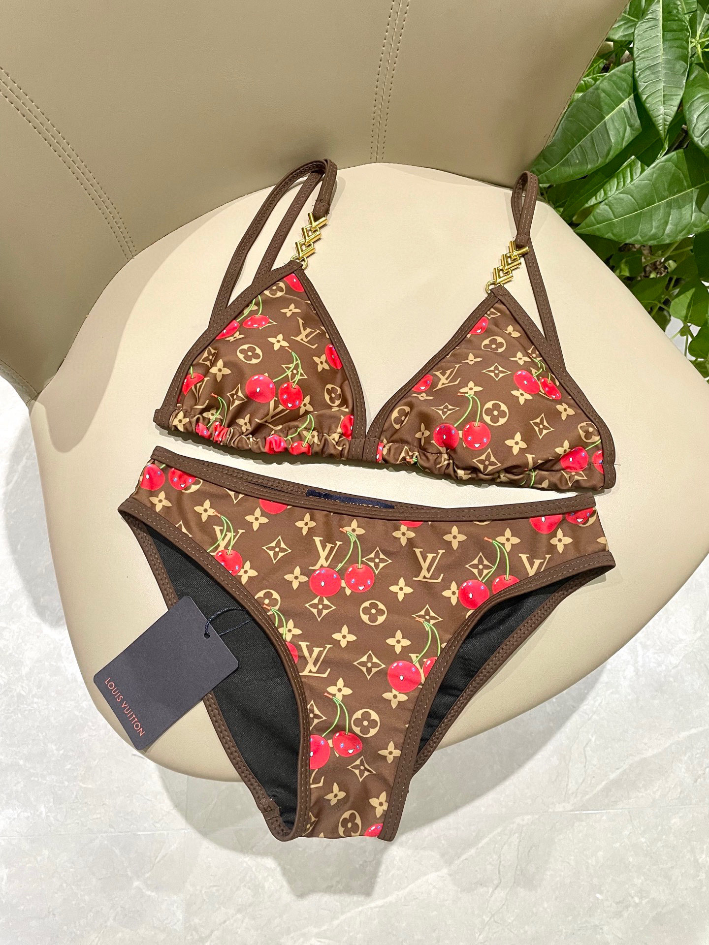  Lv新款比基尼😍🥰适合多种场景的游泳衣🏊‍♀️海边 游泳池 温泉 水上乐园 漂流都可以😌内搭也完全可以