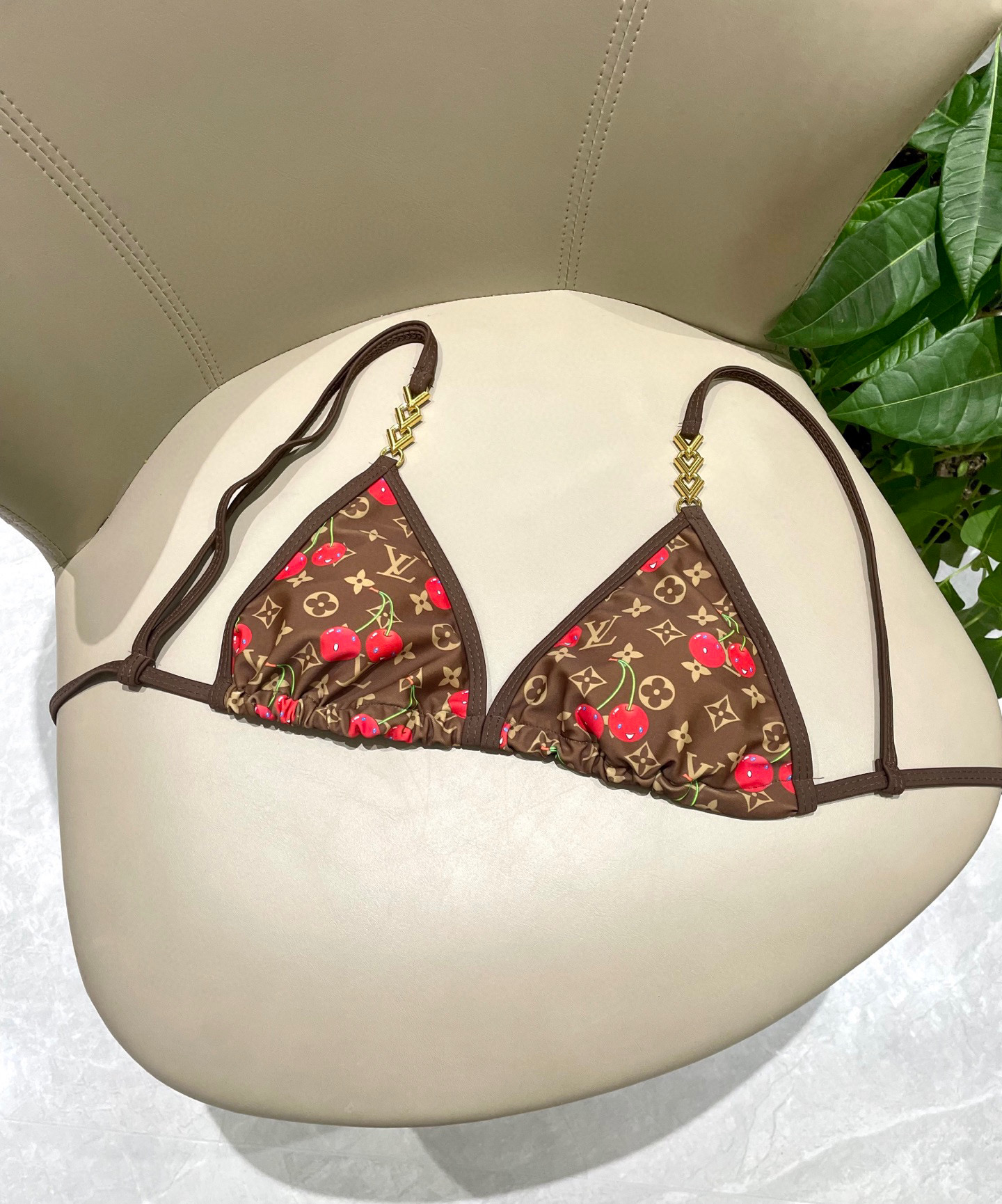  Lv新款比基尼😍🥰适合多种场景的游泳衣🏊‍♀️海边 游泳池 温泉 水上乐园 漂流都可以😌内搭也完全可以