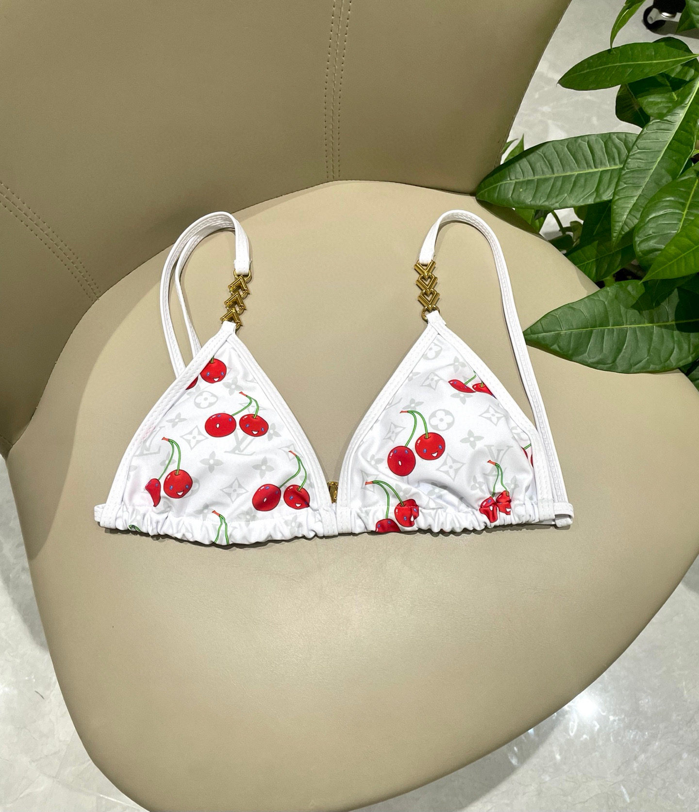  Lv新款比基尼😍🥰适合多种场景的游泳衣🏊‍♀️海边 游泳池 温泉 水上乐园 漂流都可以😌内搭也完全可以
