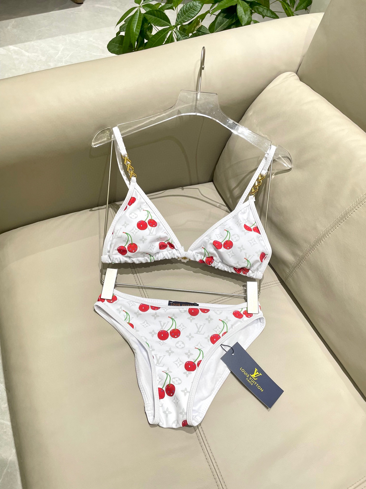  Lv新款比基尼😍🥰适合多种场景的游泳衣🏊‍♀️海边 游泳池 温泉 水上乐园 漂流都可以😌内搭也完全可以