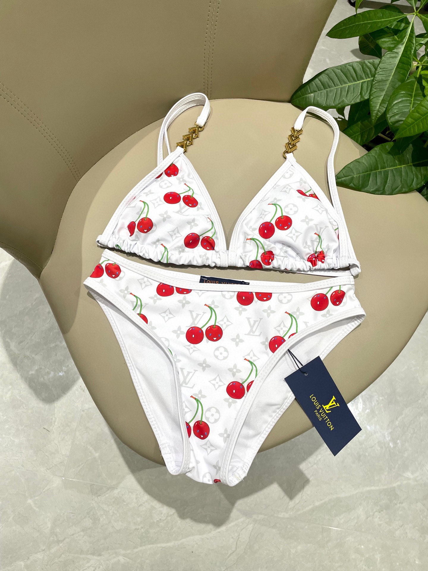  Lv新款比基尼😍🥰适合多种场景的游泳衣🏊‍♀️海边 游泳池 温泉 水上乐园 漂流都可以😌内搭也完全可以