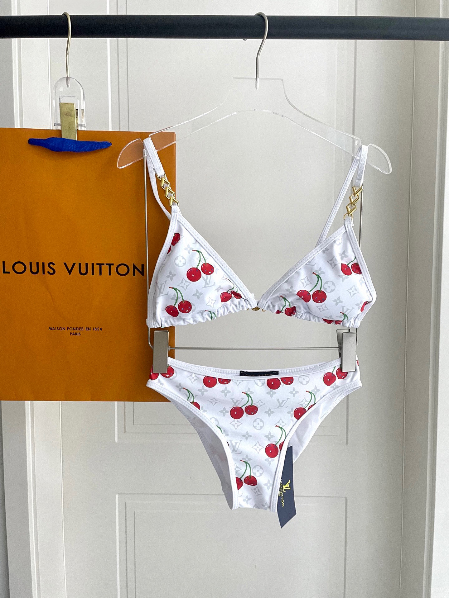  Lv新款比基尼😍🥰适合多种场景的游泳衣🏊‍♀️海边 游泳池 温泉 水上乐园 漂流都可以😌内搭也完全可以