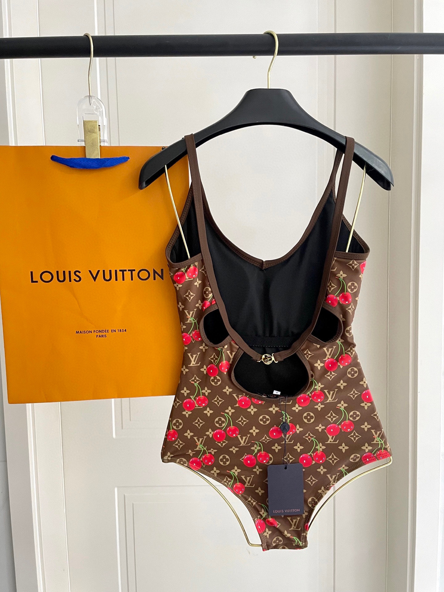  Lv新款😍🥰适合多种场景的游泳衣🏊‍♀️海边 游泳池 温泉 水上乐园 漂流都可以😌内搭也完全可以 连体