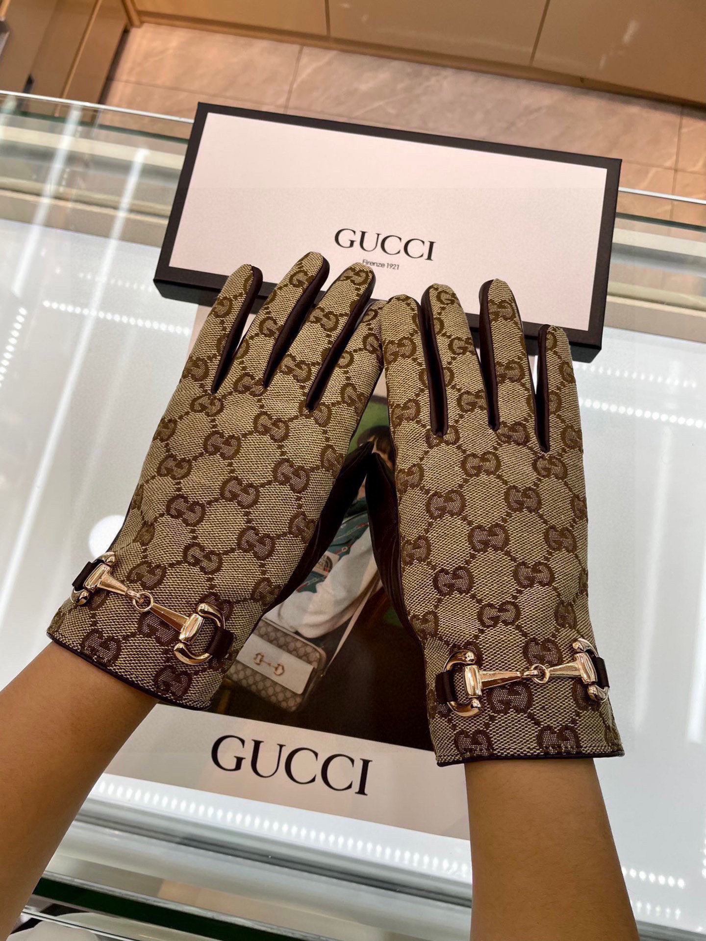 Gucci‼️爆款到 🔥【顶级原单】官网同步女士新款高档羊皮手套🎉🔒🔒百分百选用进口小羊皮 内里绒里保暖