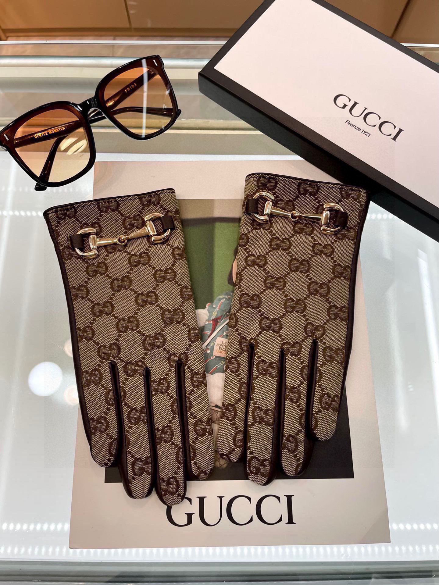 Gucci‼️爆款到 🔥【顶级原单】官网同步女士新款高档羊皮手套🎉🔒🔒百分百选用进口小羊皮 内里绒里保暖