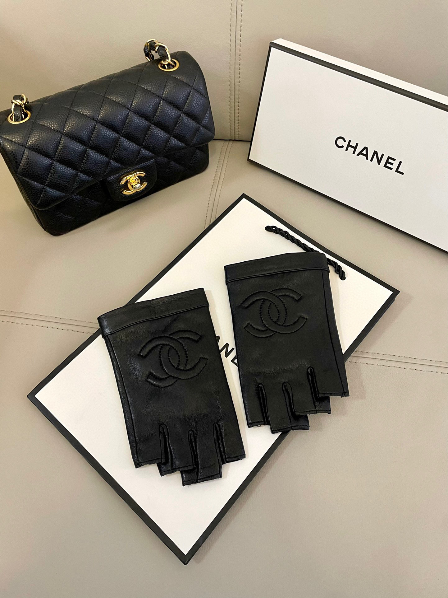  香奈儿Chanel‼️欧洲新款🇫🇷【顶级原单】女士高档半指手套 💁💁💁香奈儿御用手套 顶级做工💋任何细