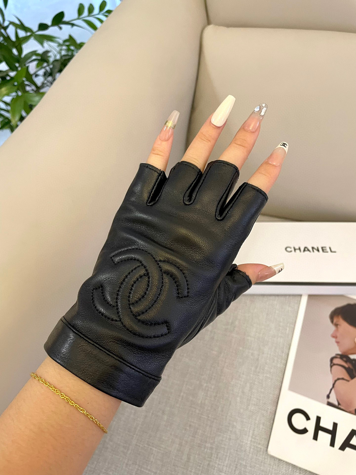 香奈儿Chanel‼️欧洲新款🇫🇷【顶级原单】女士高档半指手套 💁💁💁香奈儿御用手套 顶级做工💋任何细